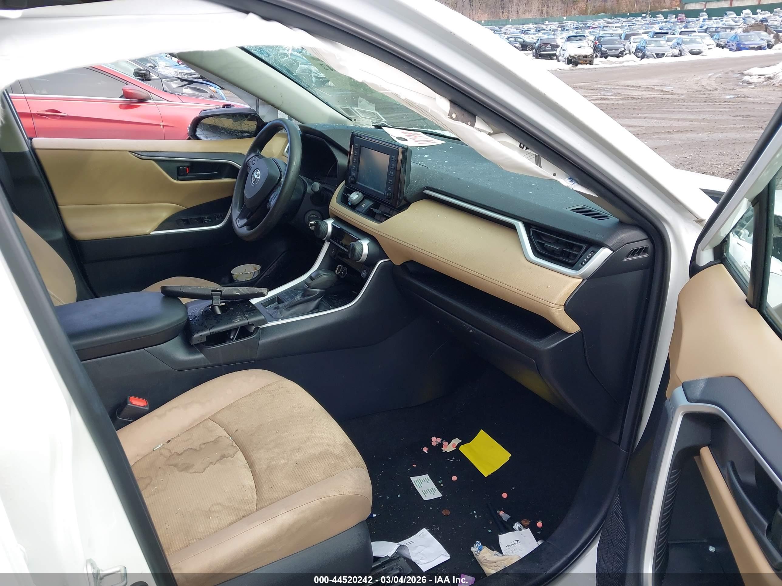TOYOTA RAV4 image 5