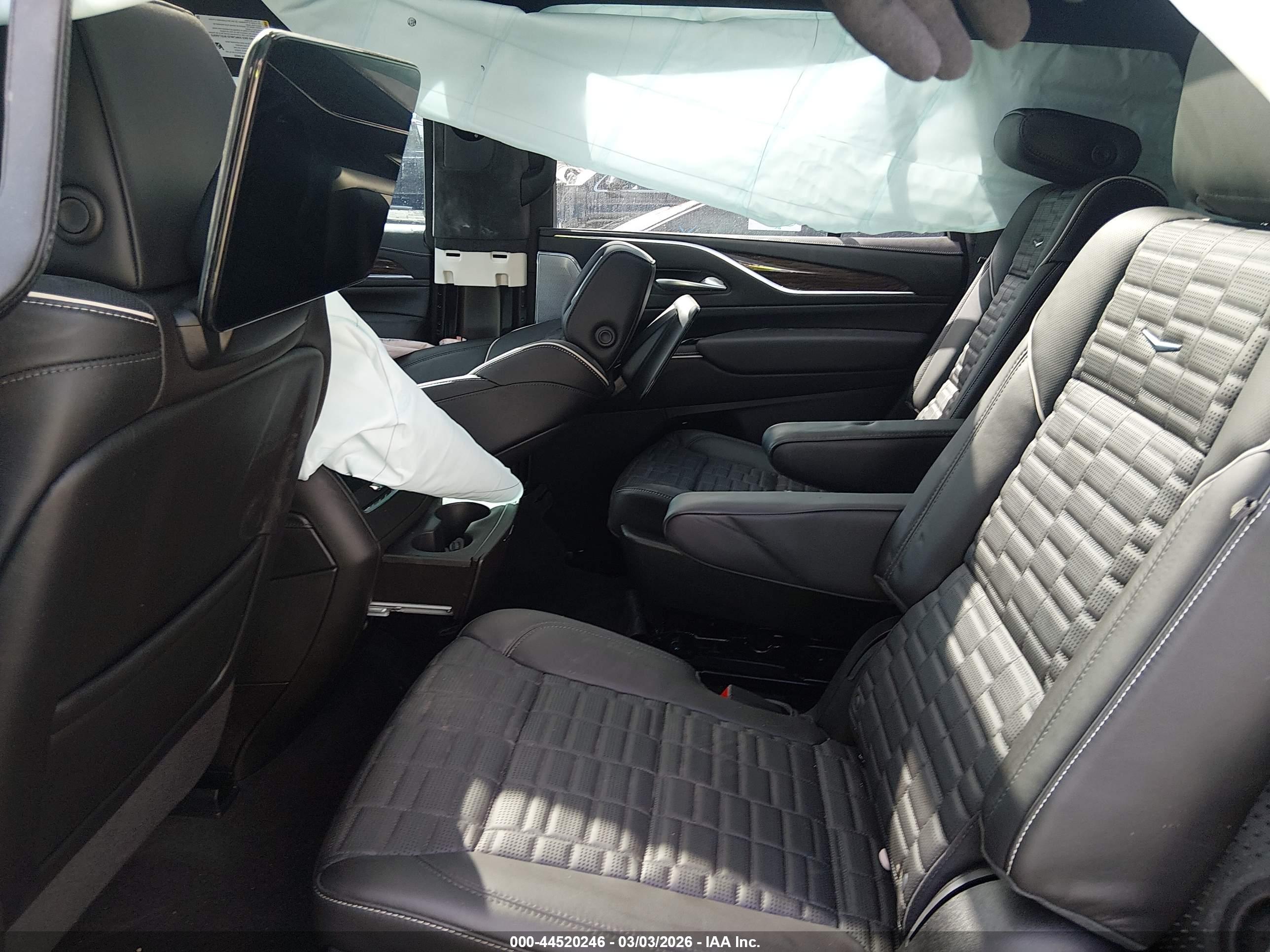 CADILLAC ESCALADE image 8