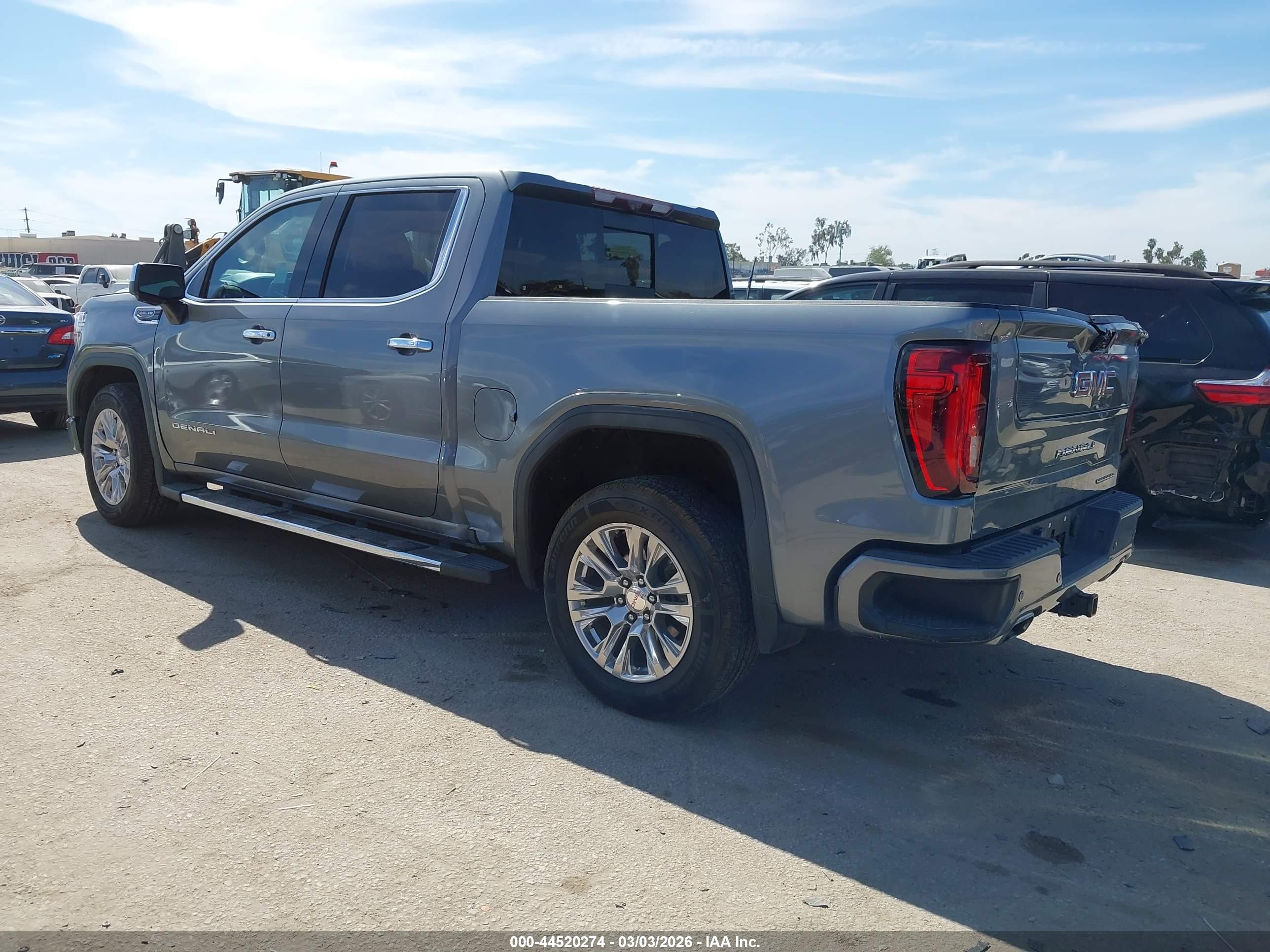 GMC SIERRA image 3