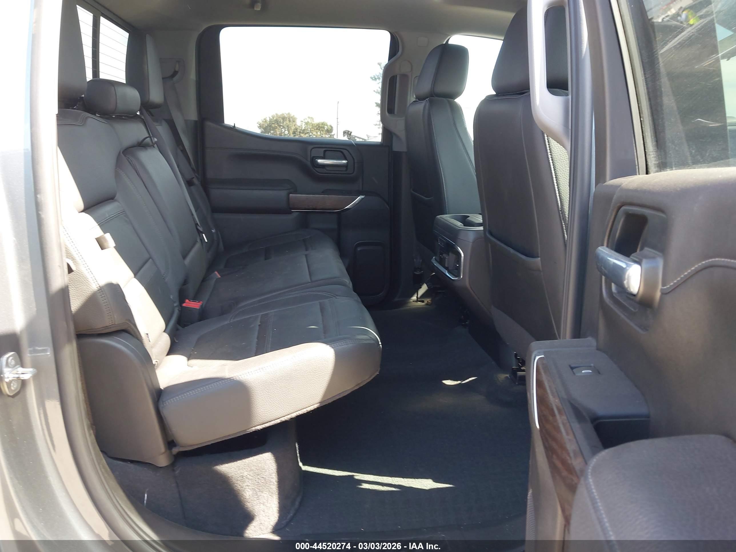 GMC SIERRA image 8