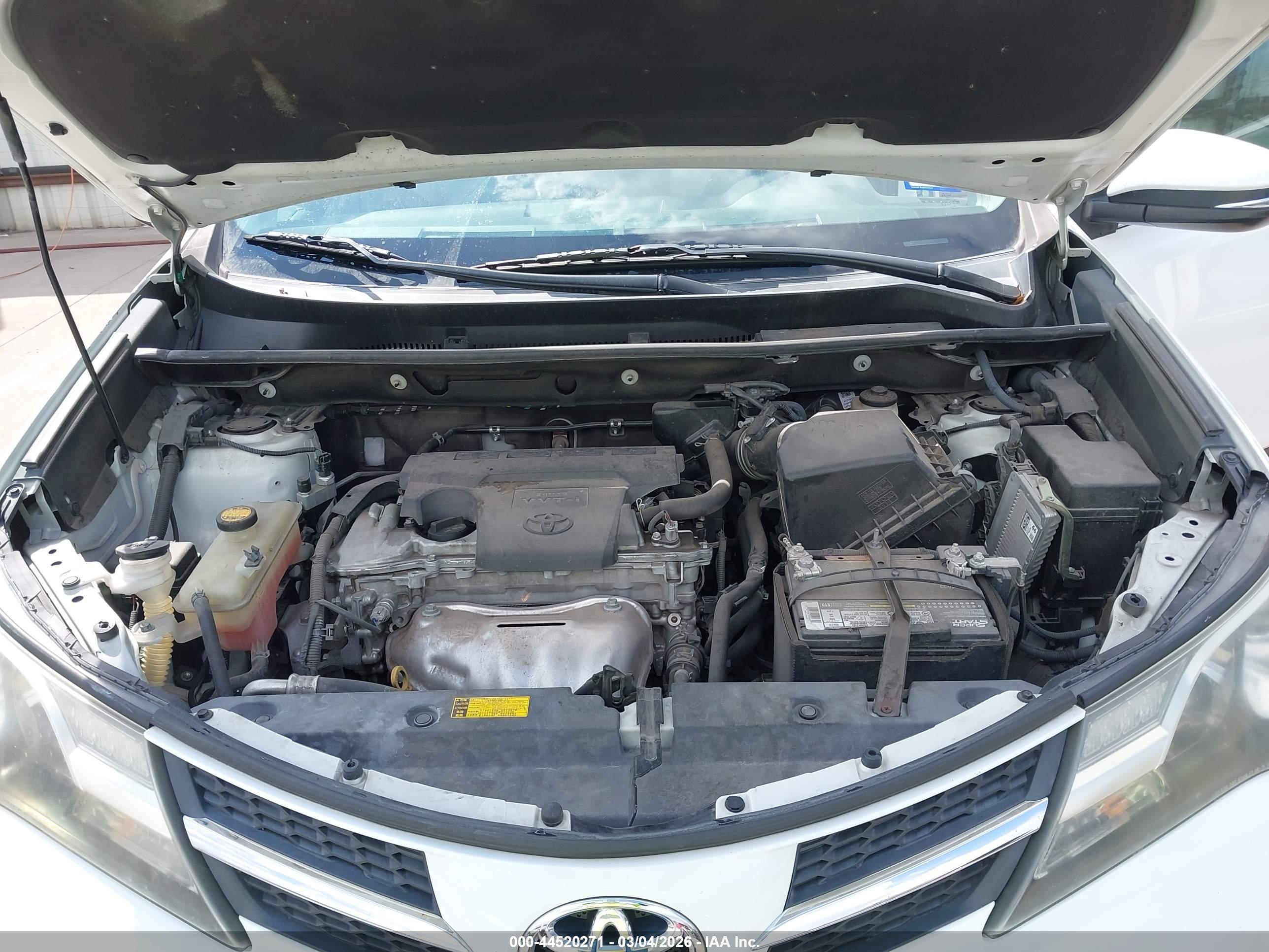 TOYOTA RAV4 image 10