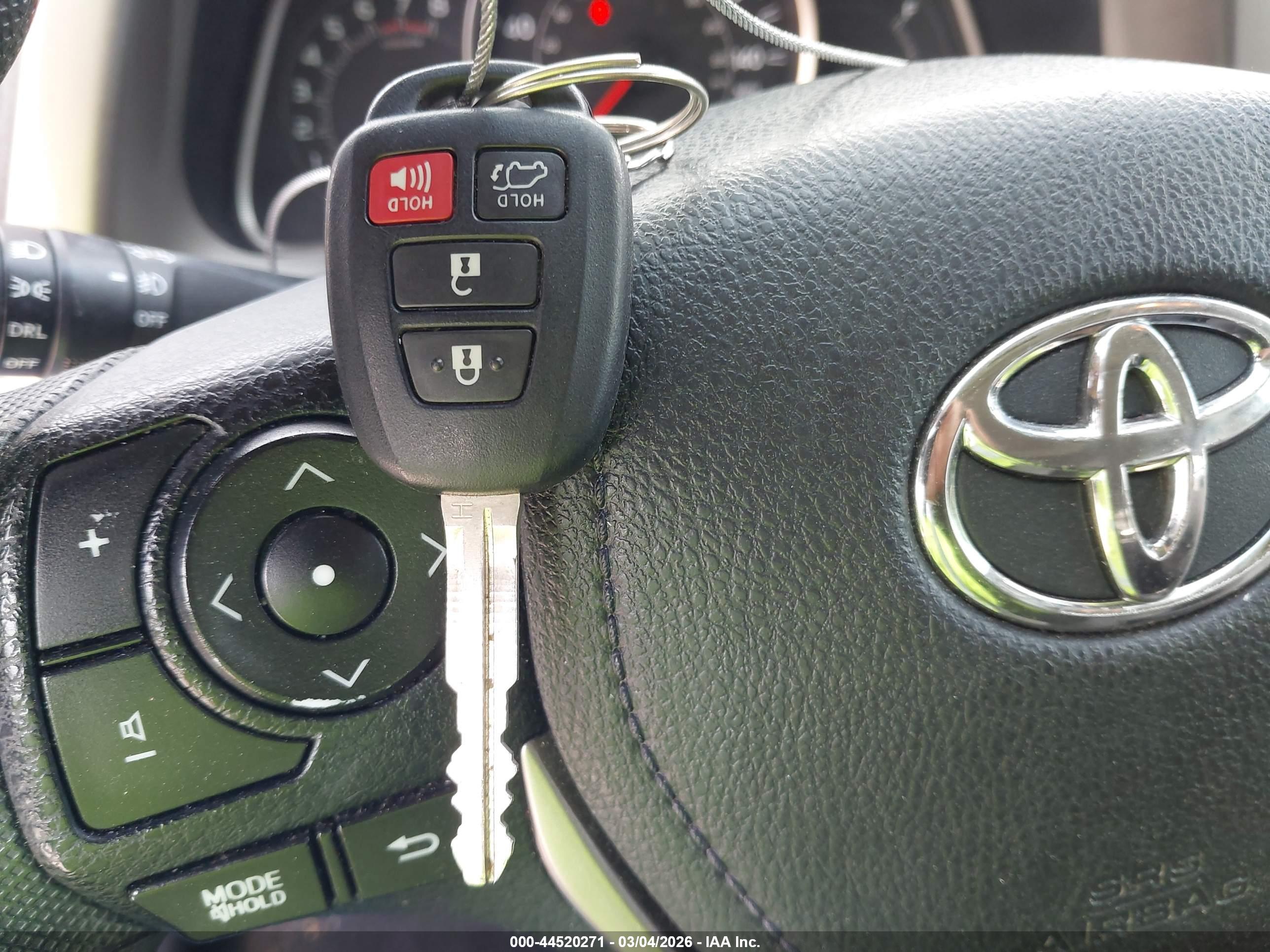 TOYOTA RAV4 image 11