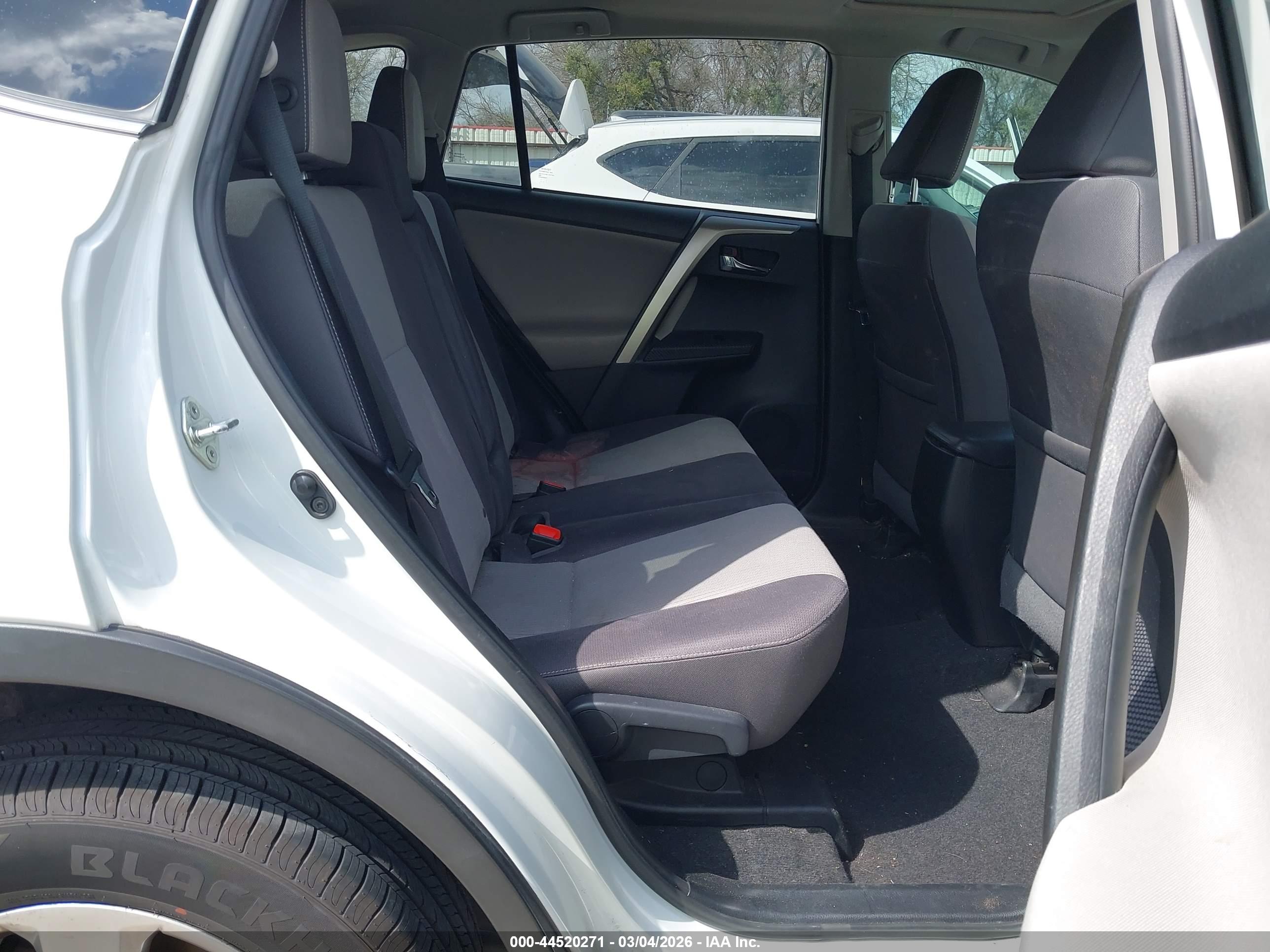 TOYOTA RAV4 image 8