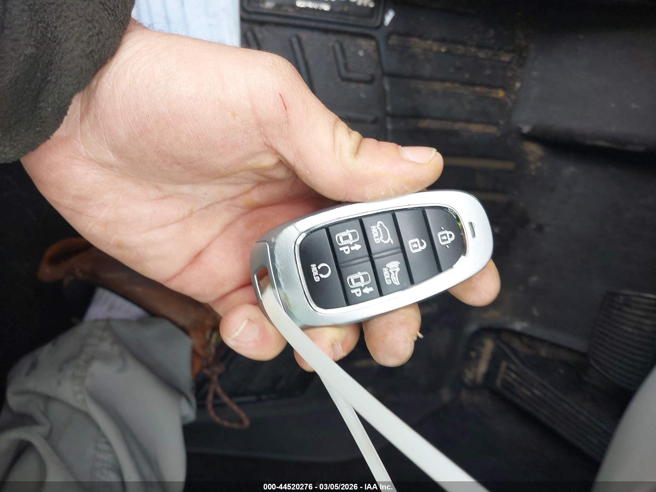 HYUNDAI TUCSON image 11