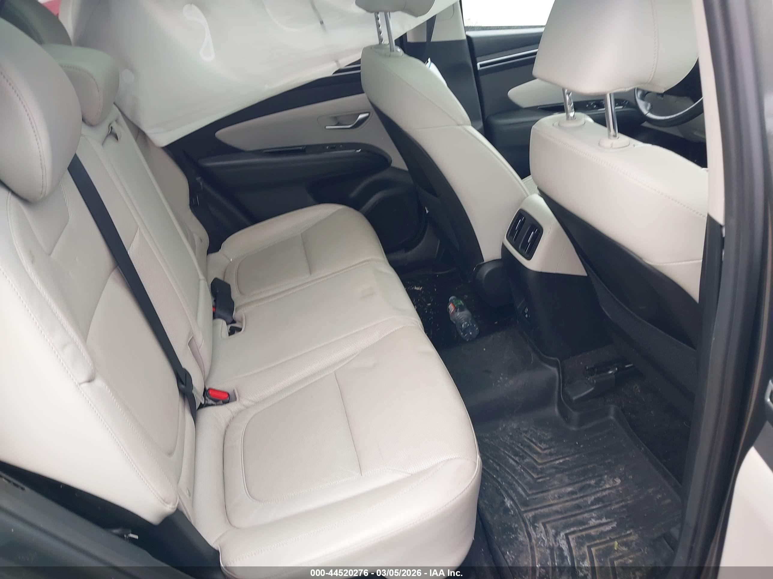 HYUNDAI TUCSON image 8