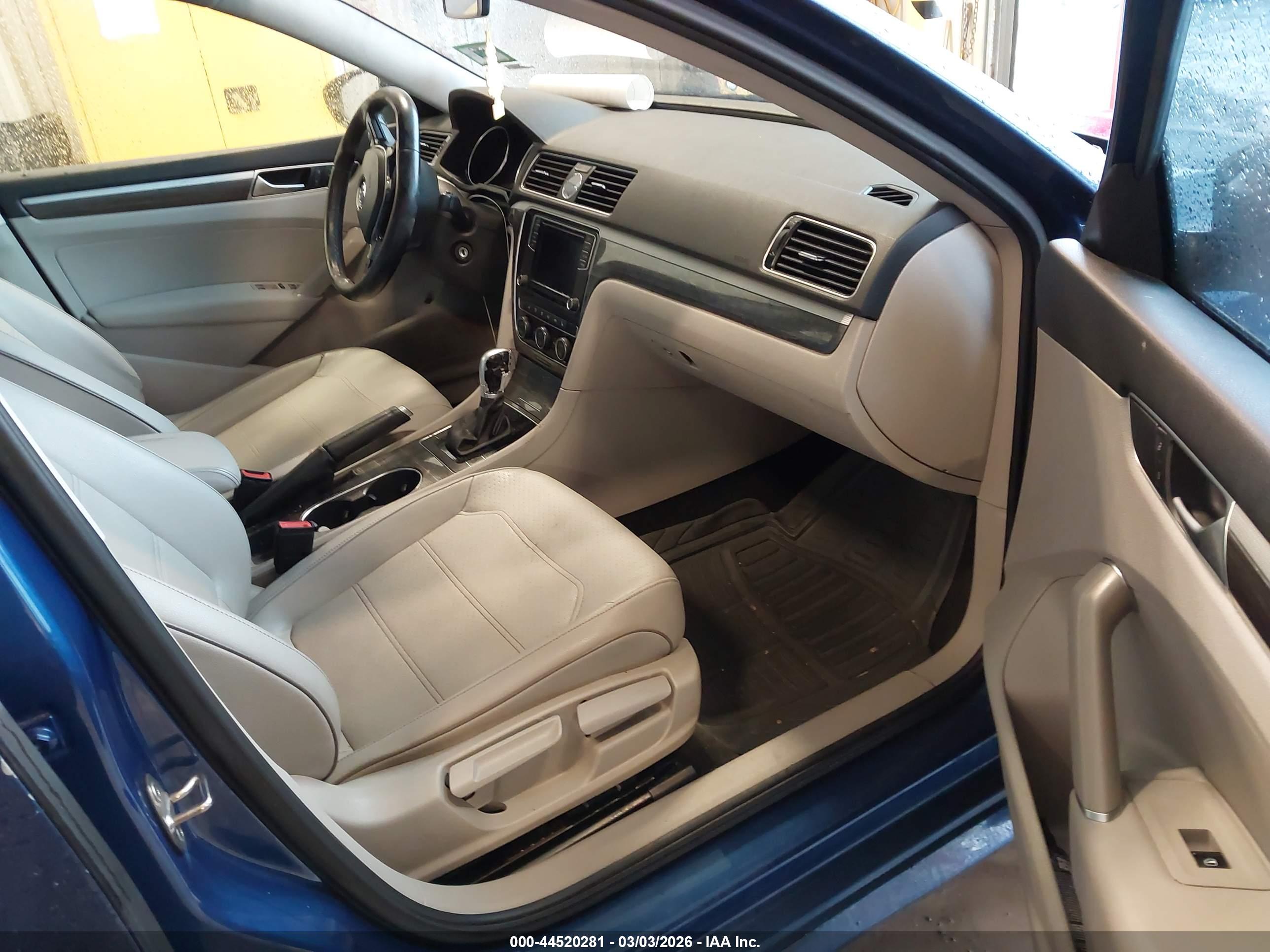 VOLKSWAGEN PASSAT image 5
