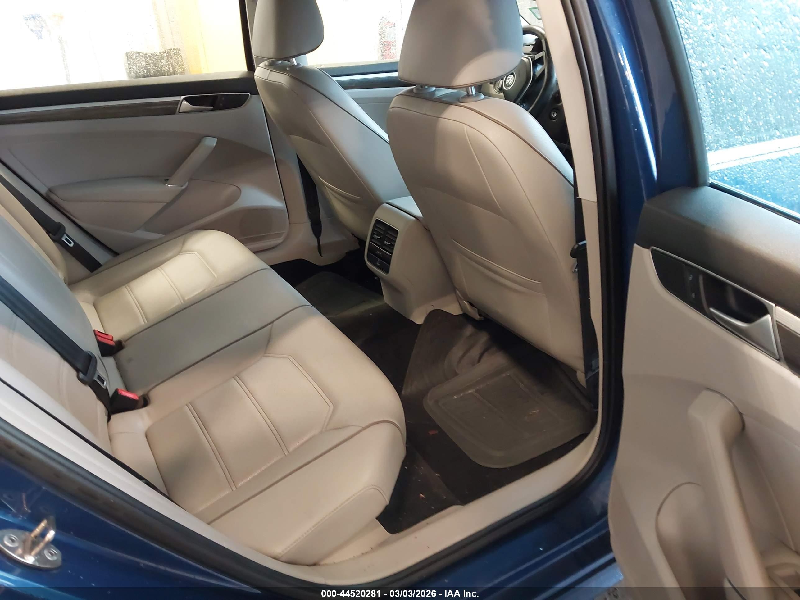 VOLKSWAGEN PASSAT image 8
