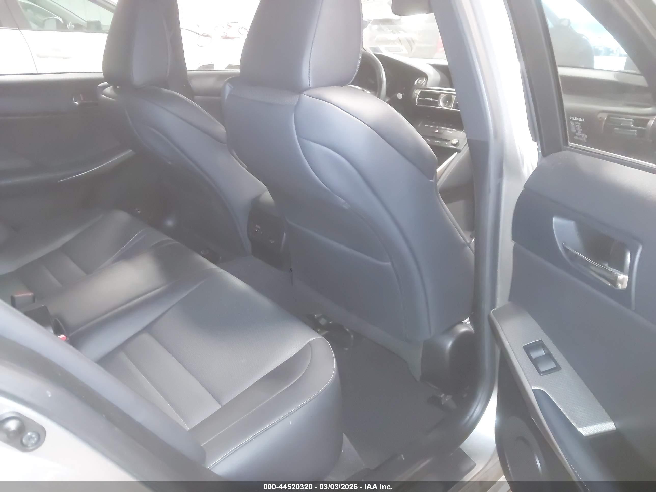 LEXUS IS image 8