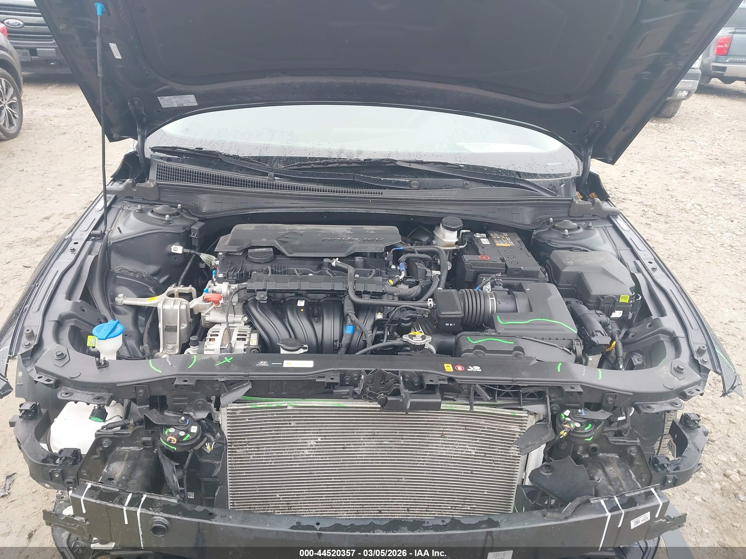 HYUNDAI ELANTRA image 10