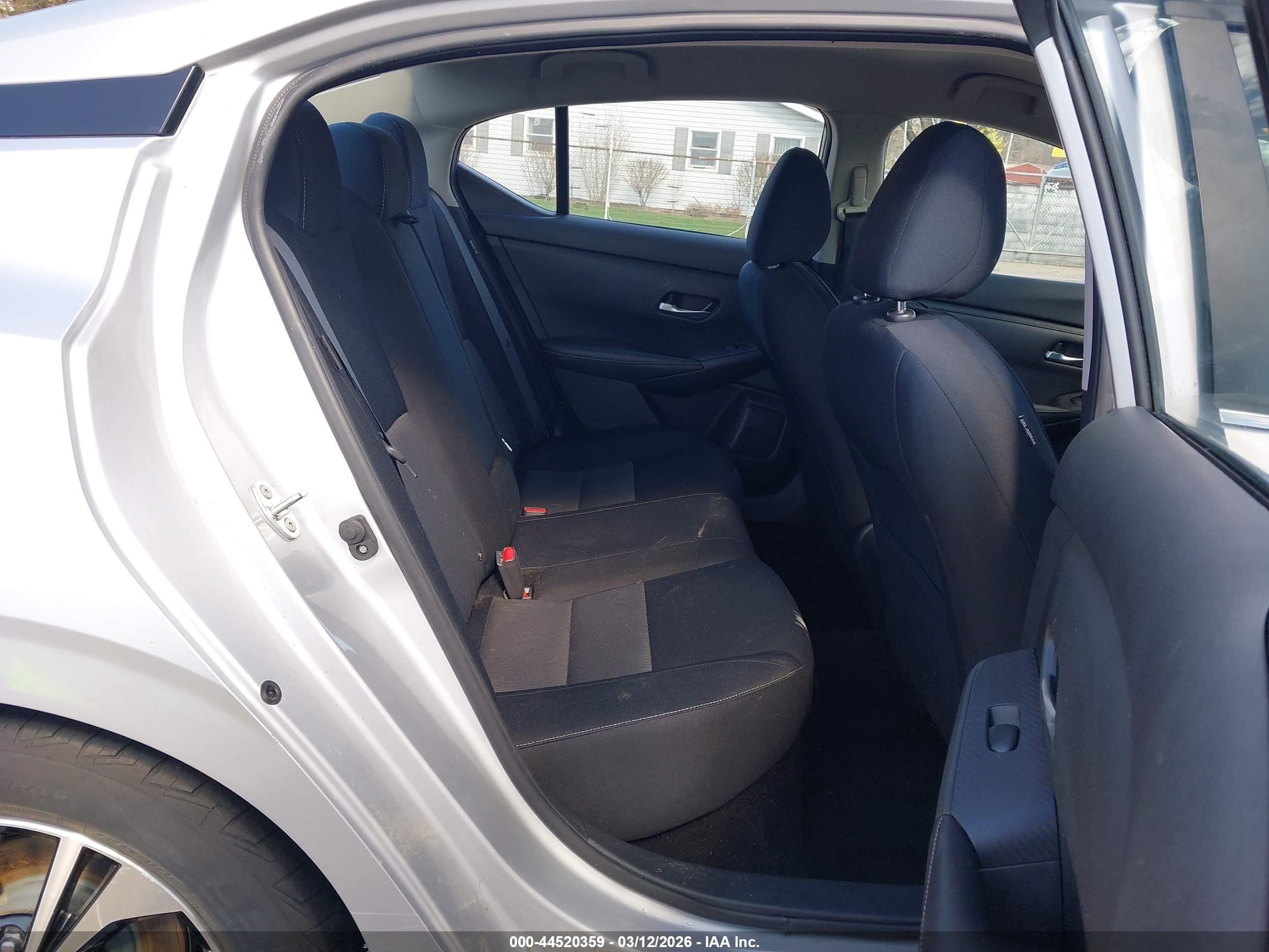 NISSAN SENTRA image 8