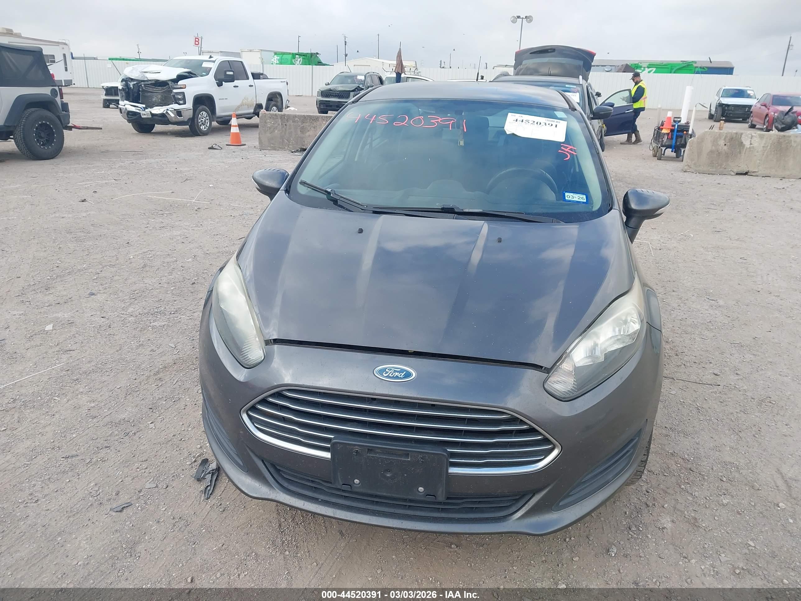 FORD FIESTA image 6
