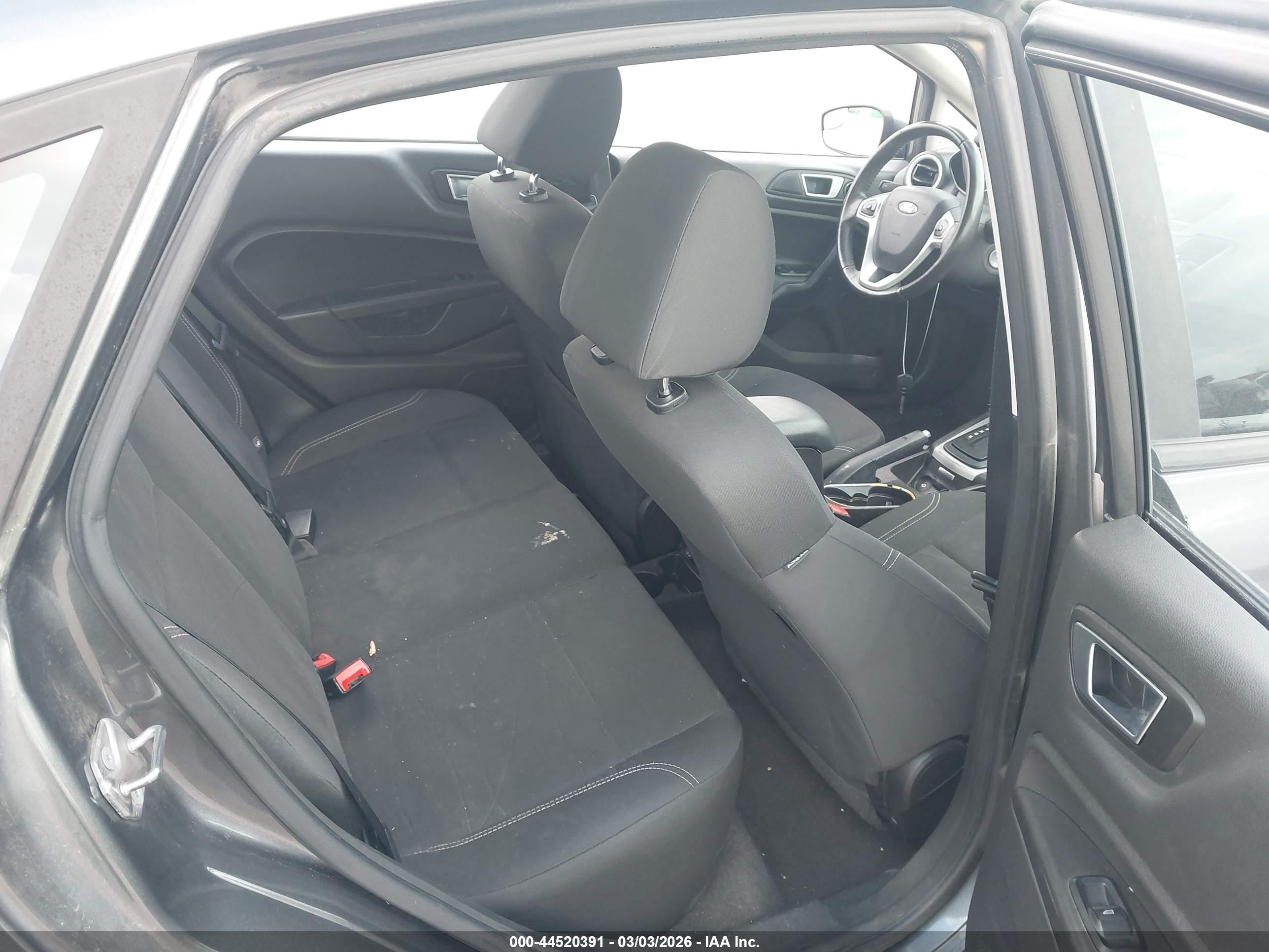FORD FIESTA image 8
