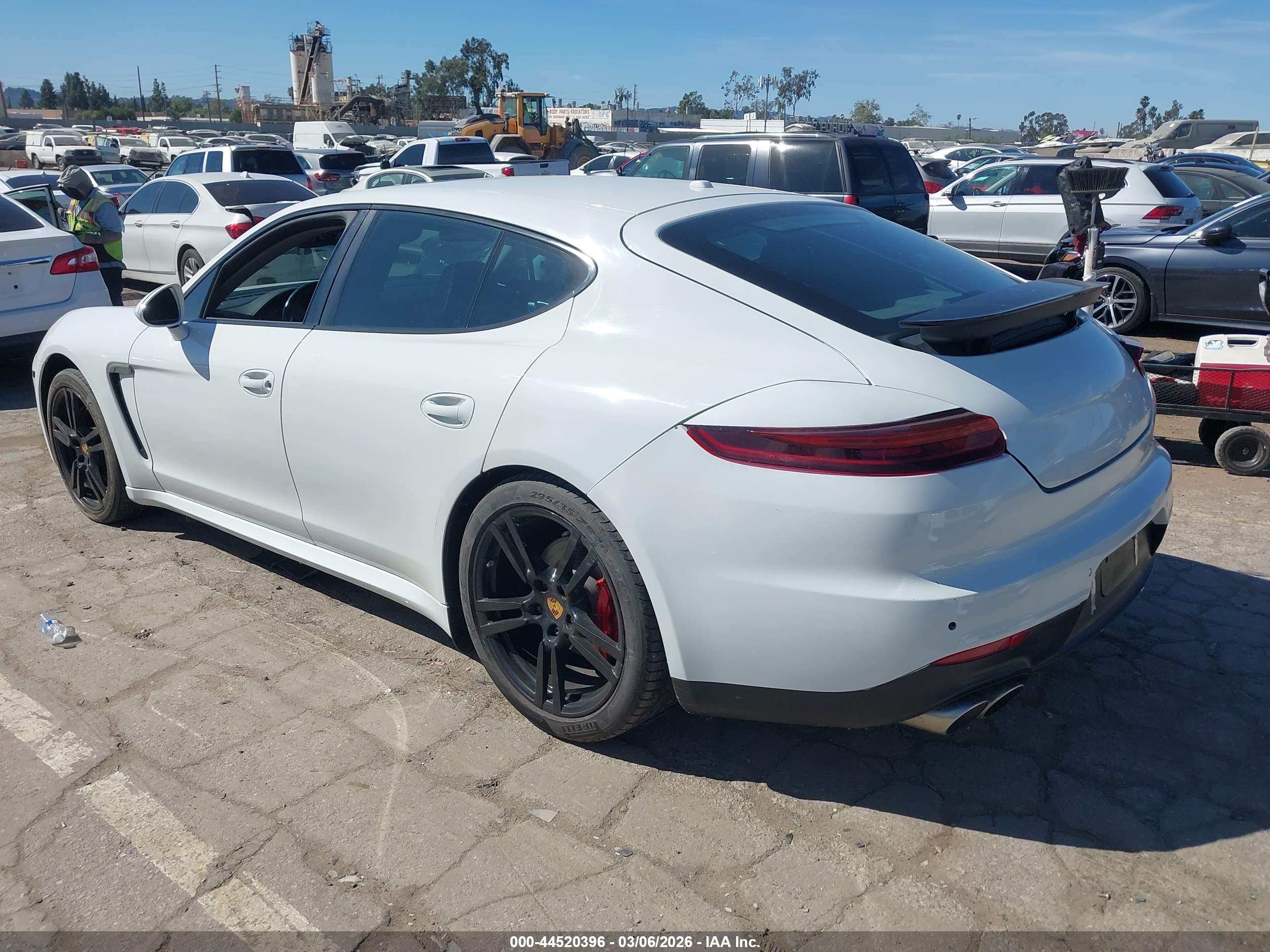 PORSCHE PANAMERA image 3