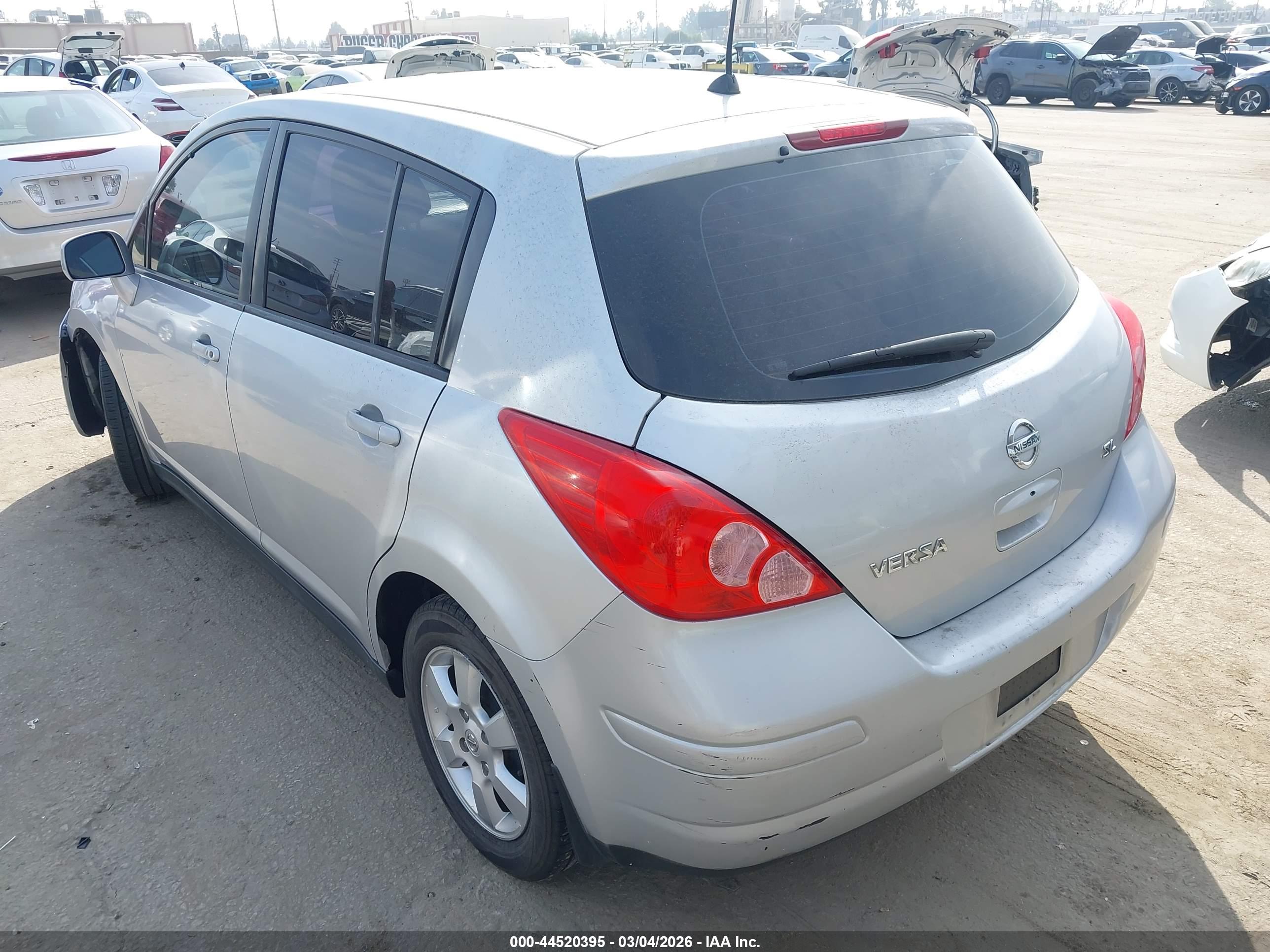 NISSAN VERSA image 3