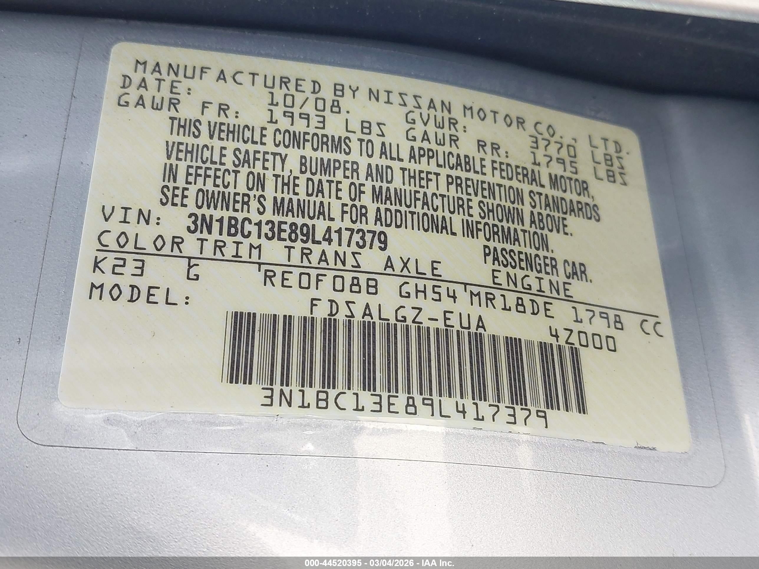 NISSAN VERSA image 9