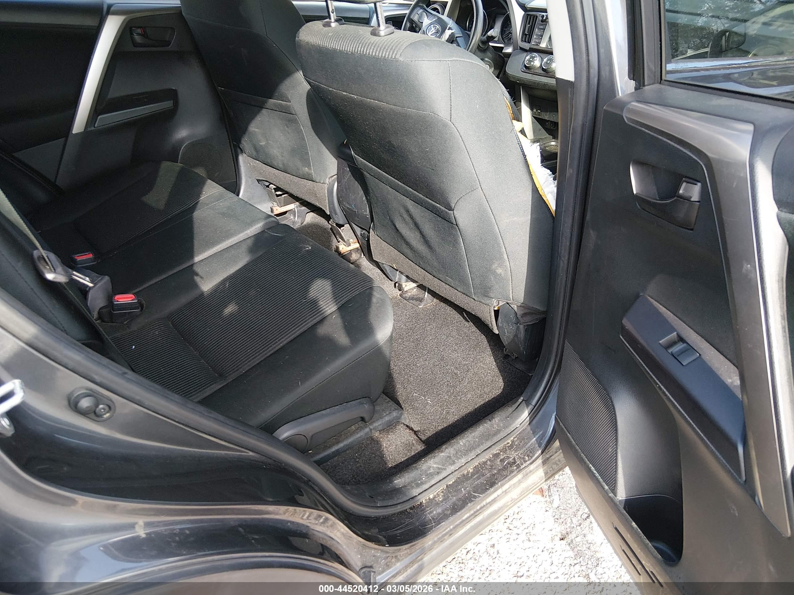 TOYOTA RAV4 image 8