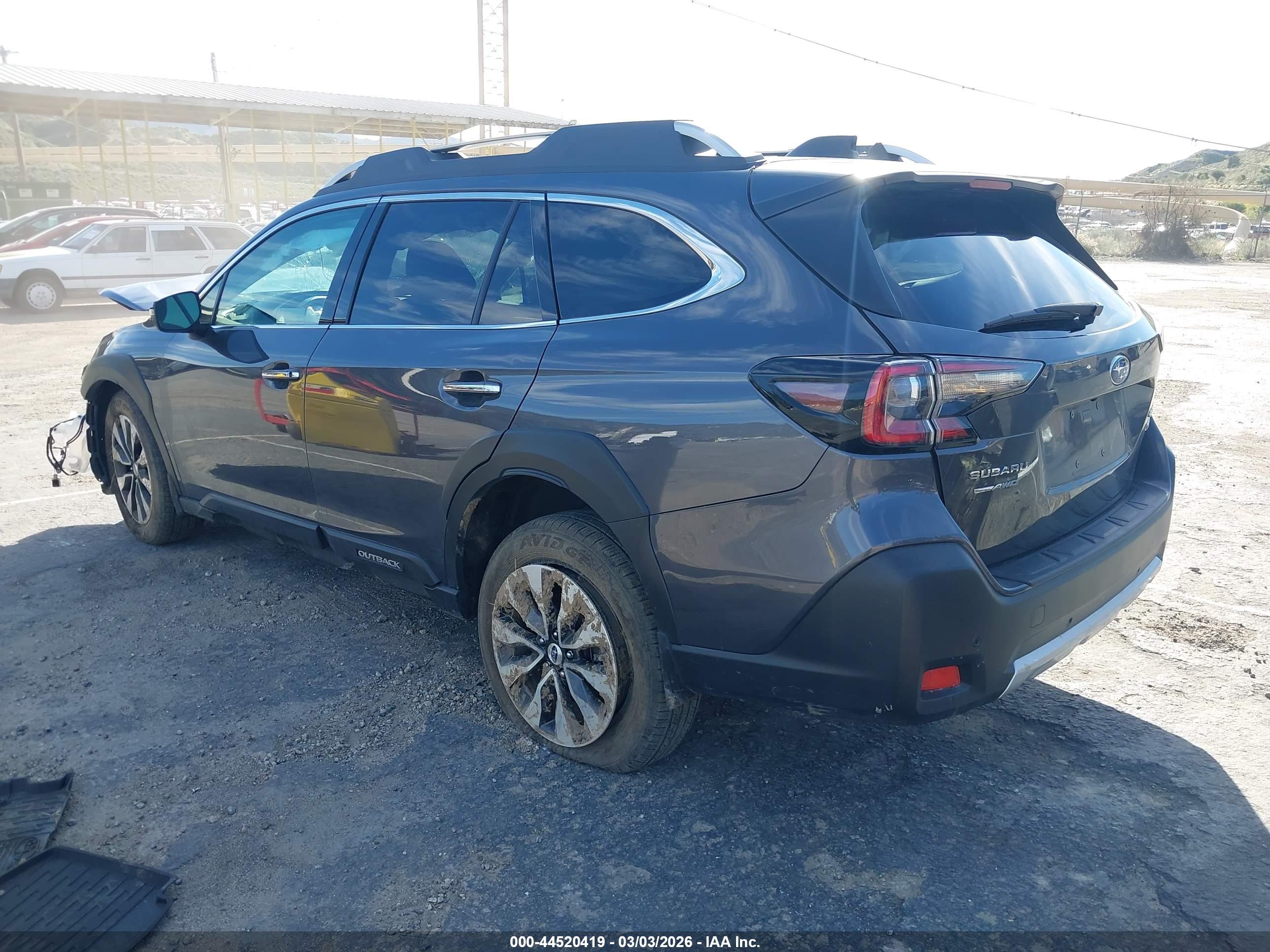 SUBARU OUTBACK image 3