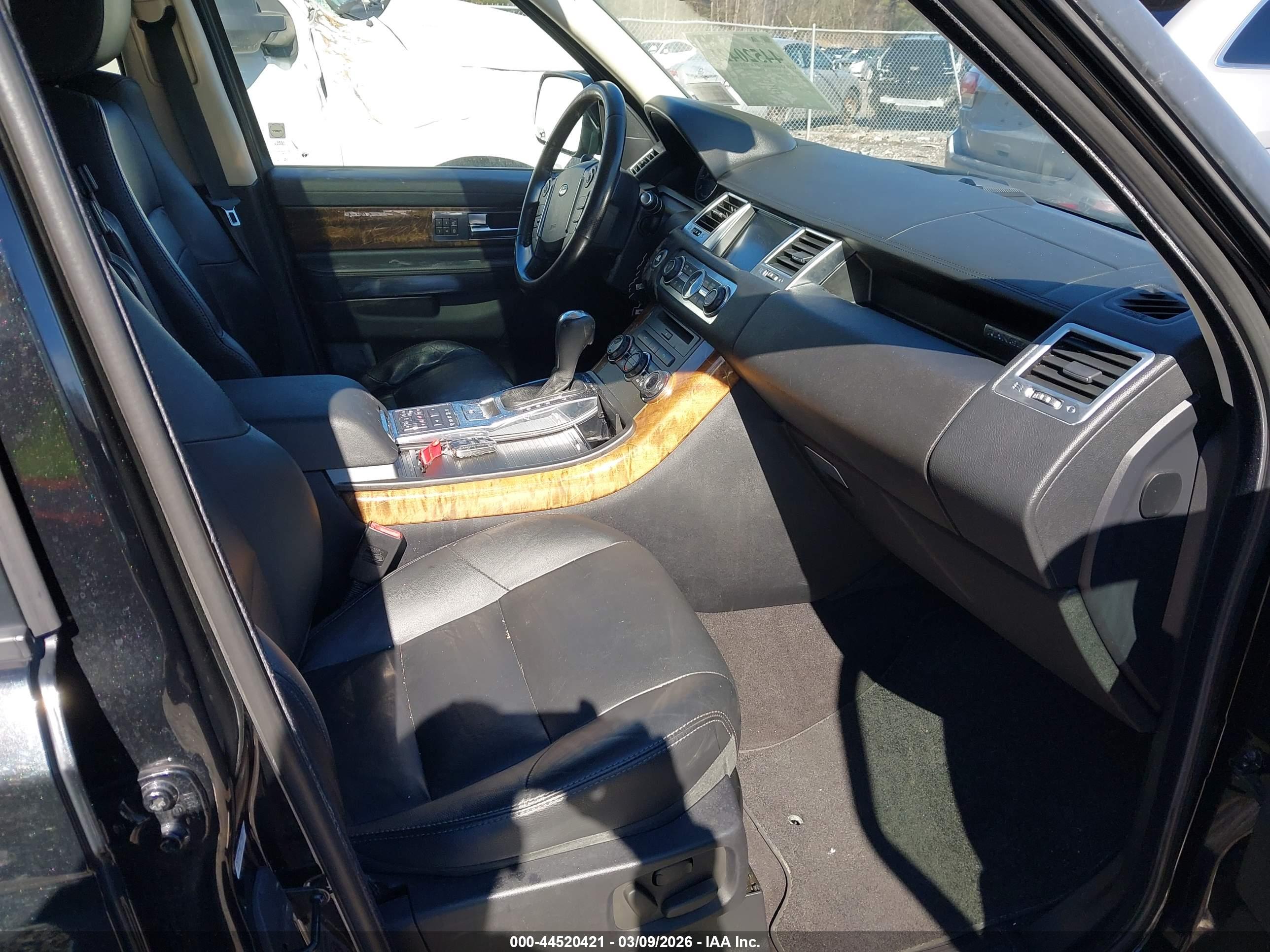 LAND ROVER image 5