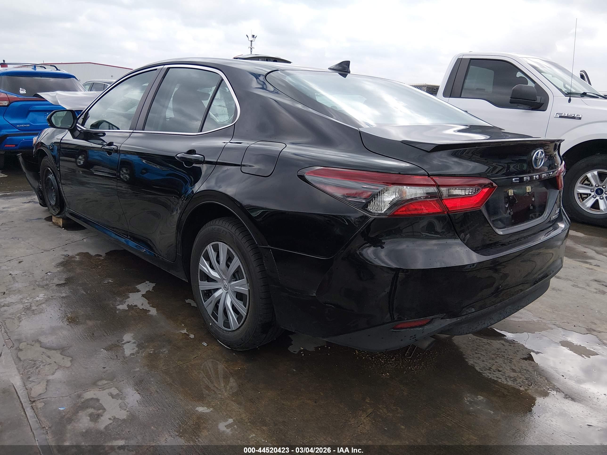 TOYOTA CAMRY image 3