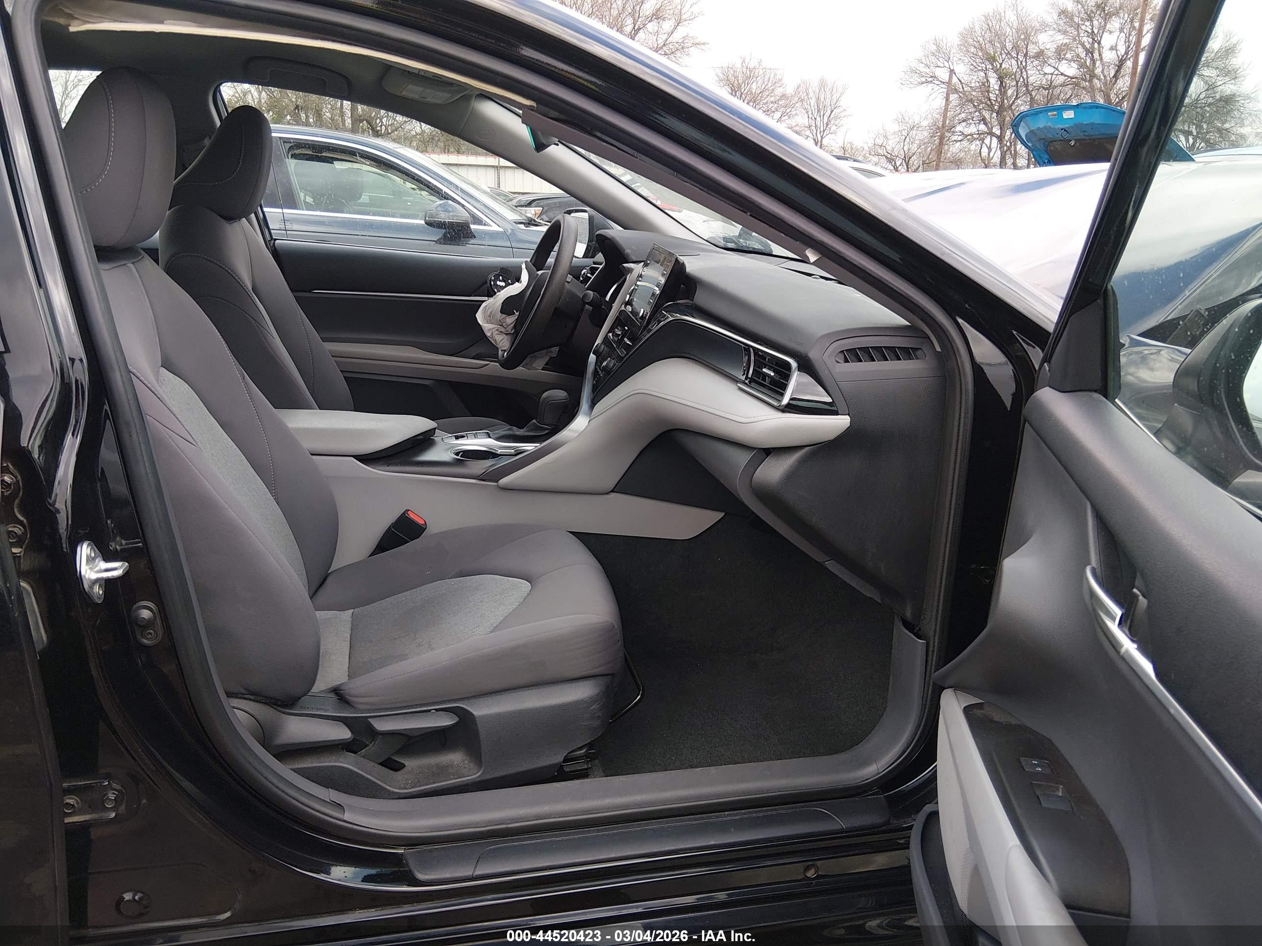 TOYOTA CAMRY image 5