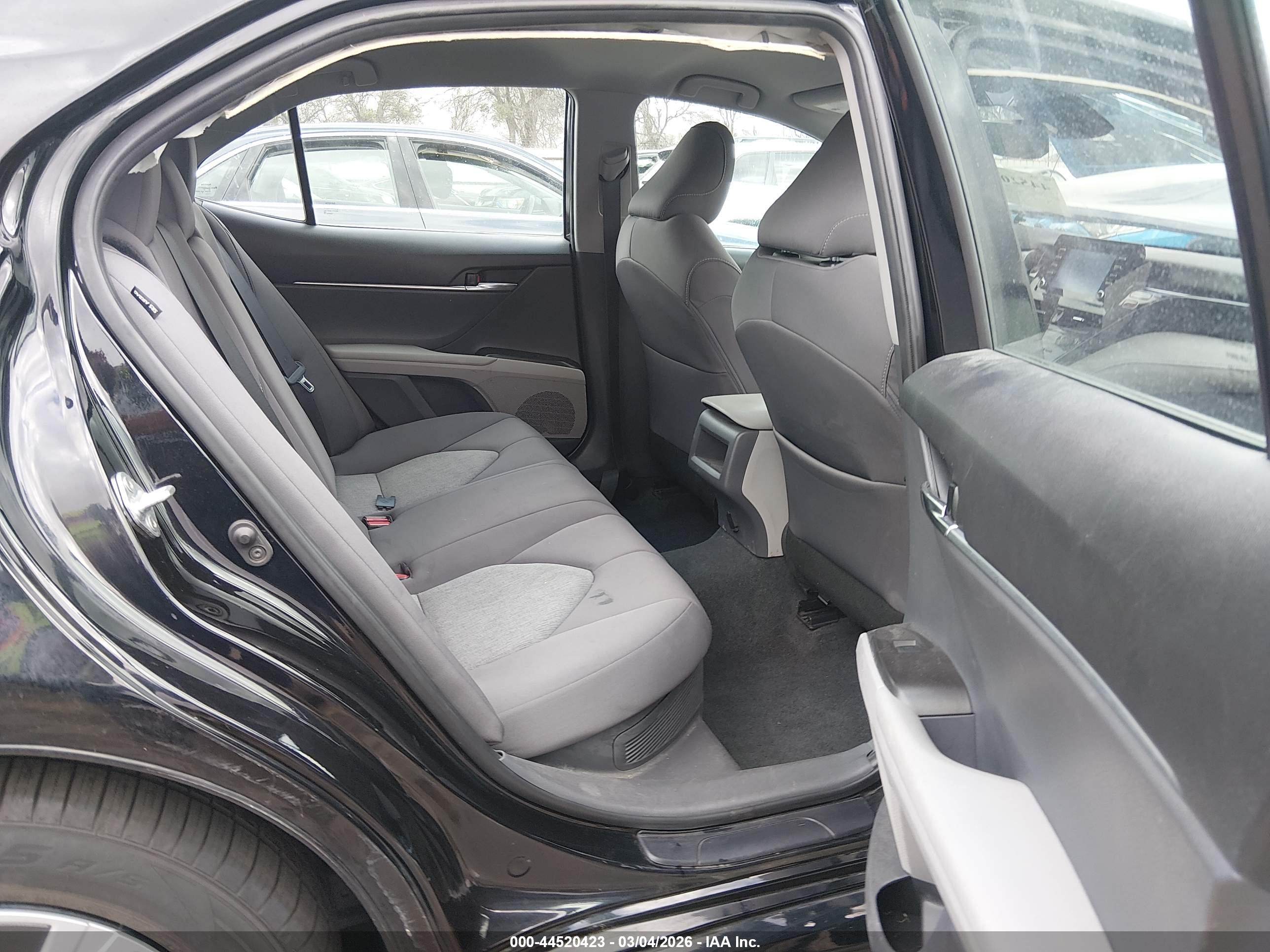 TOYOTA CAMRY image 8