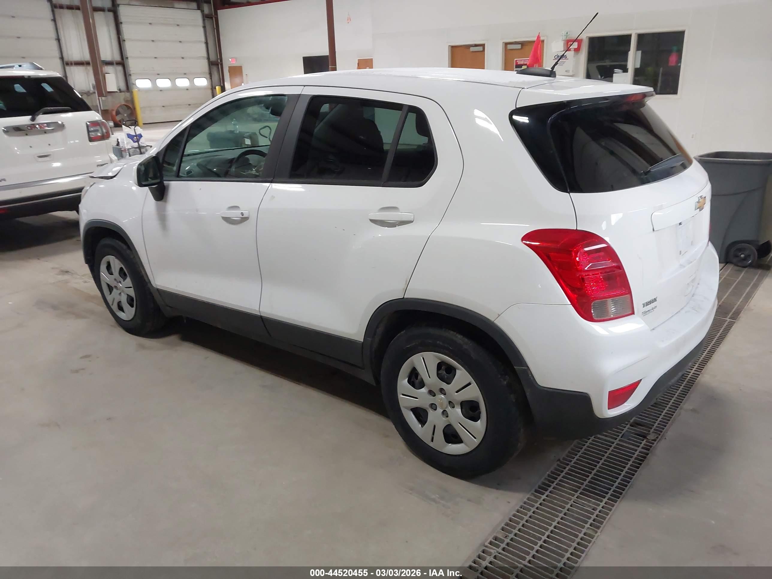 CHEVROLET TRAX image 3