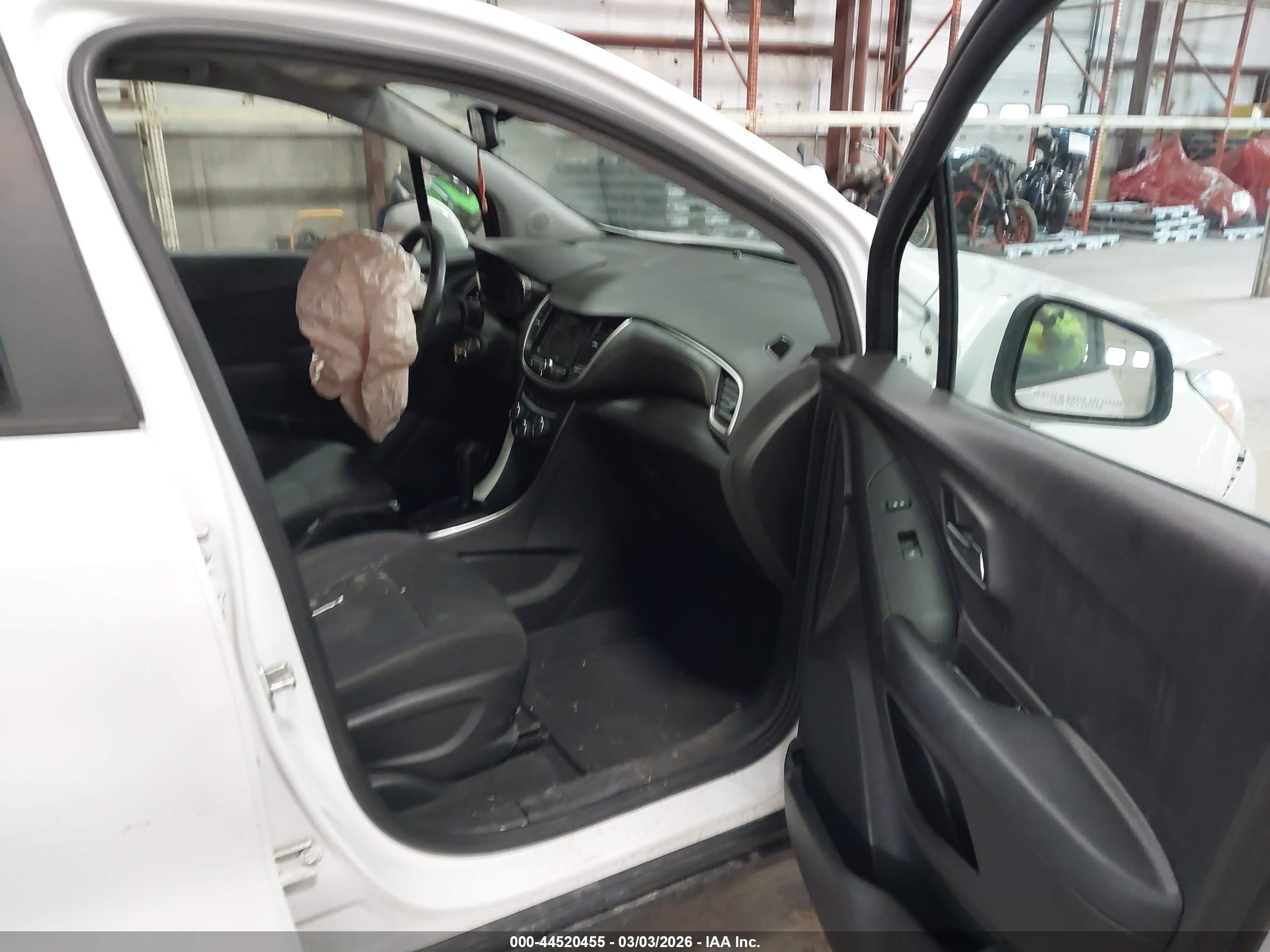 CHEVROLET TRAX image 5