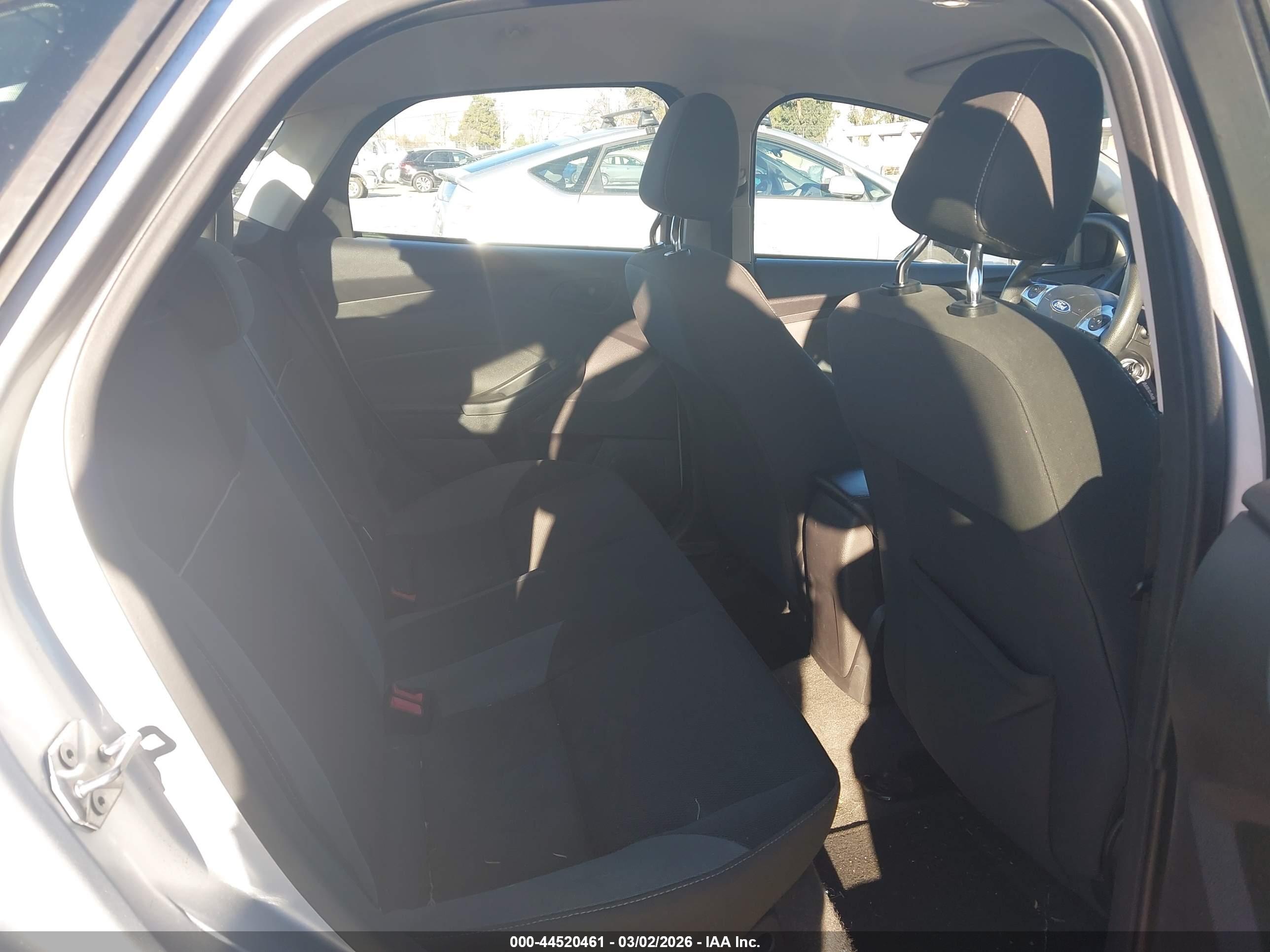 FORD FOCUS image 8