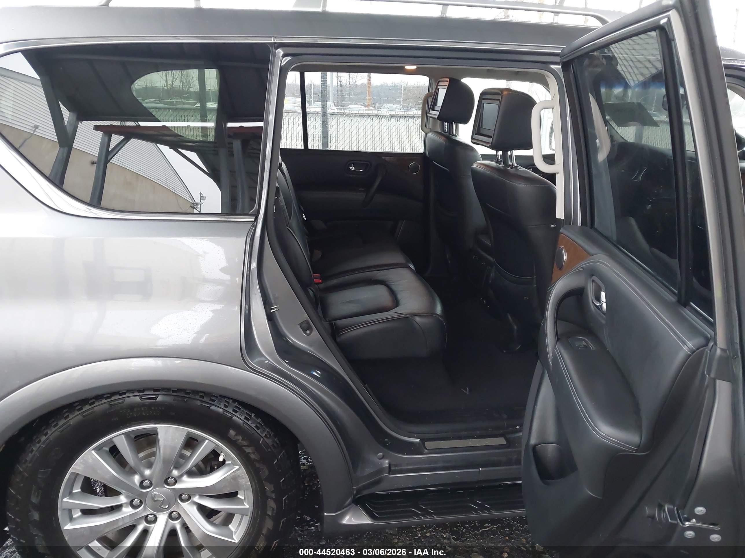 INFINITI QX80 image 8