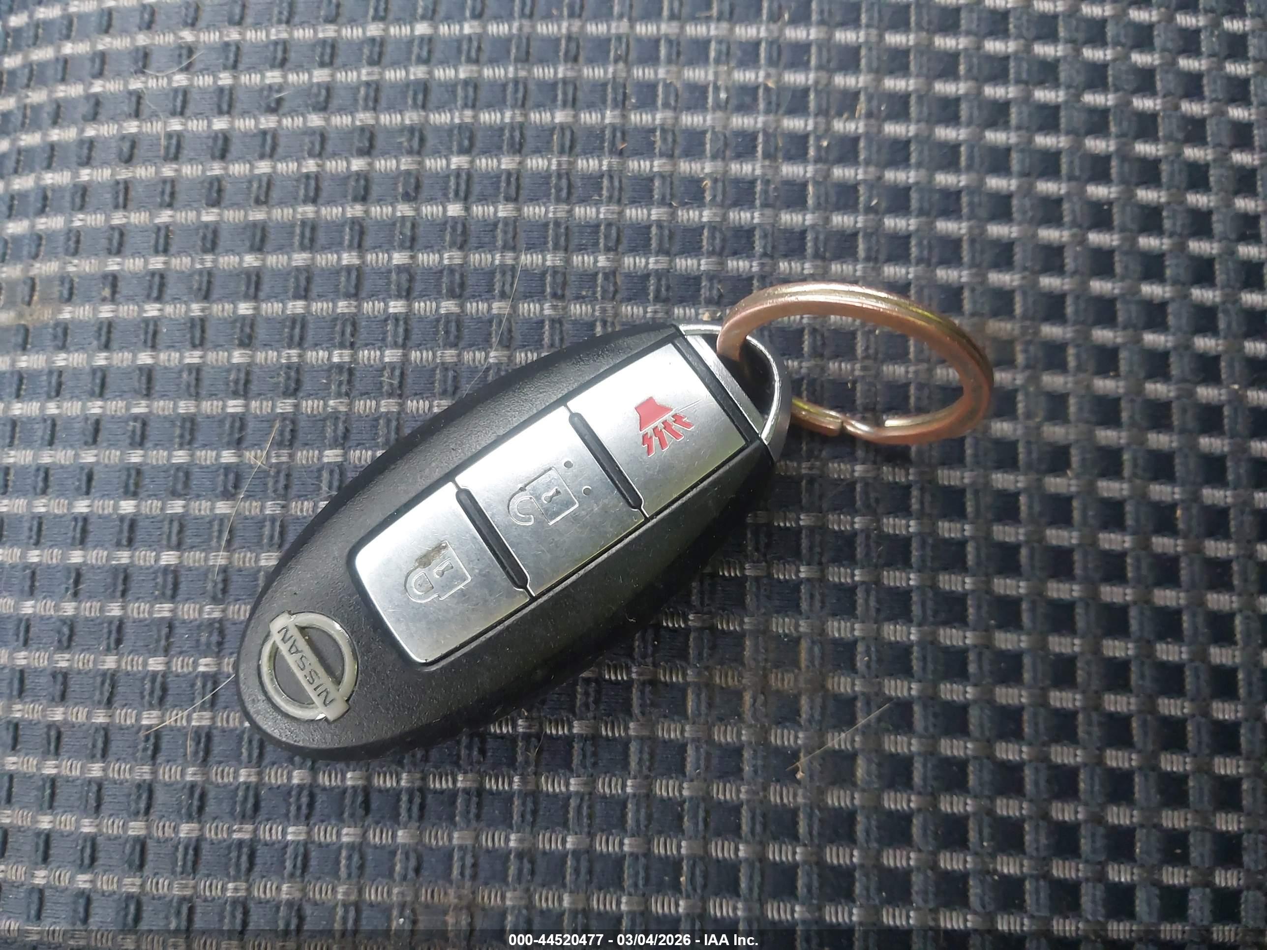 NISSAN VERSA image 11
