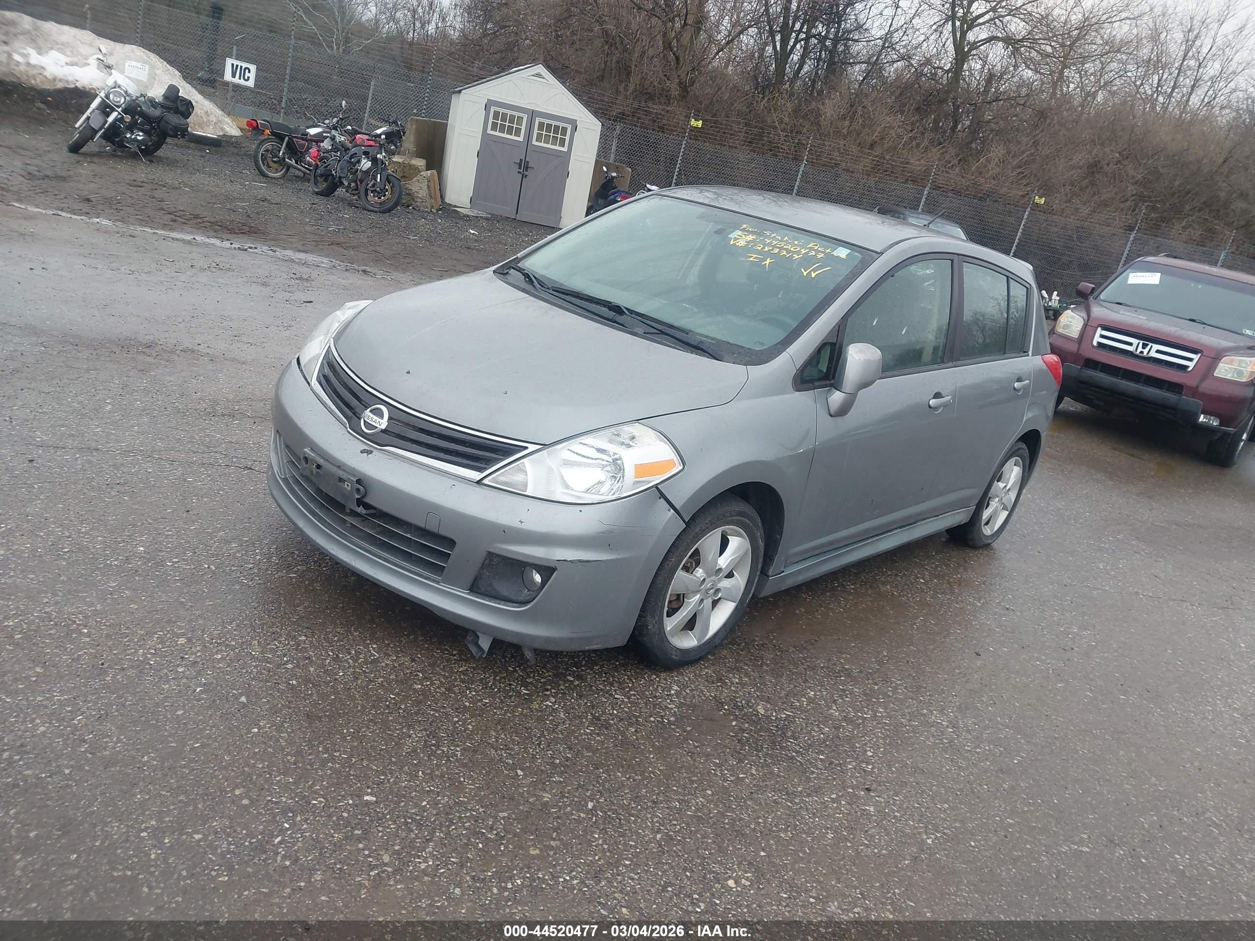 NISSAN VERSA image 2