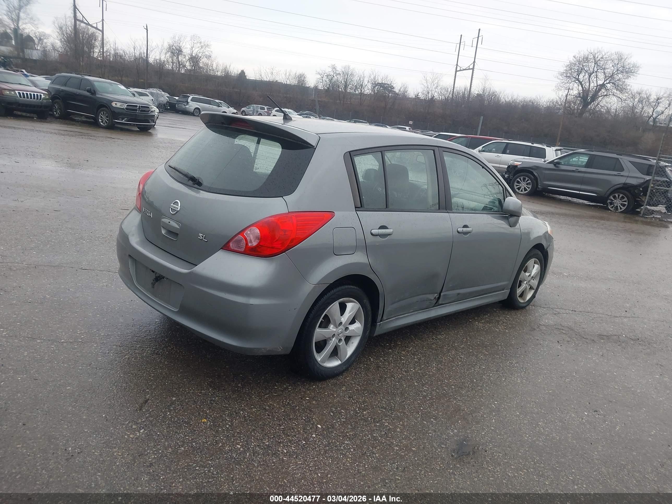 NISSAN VERSA image 4