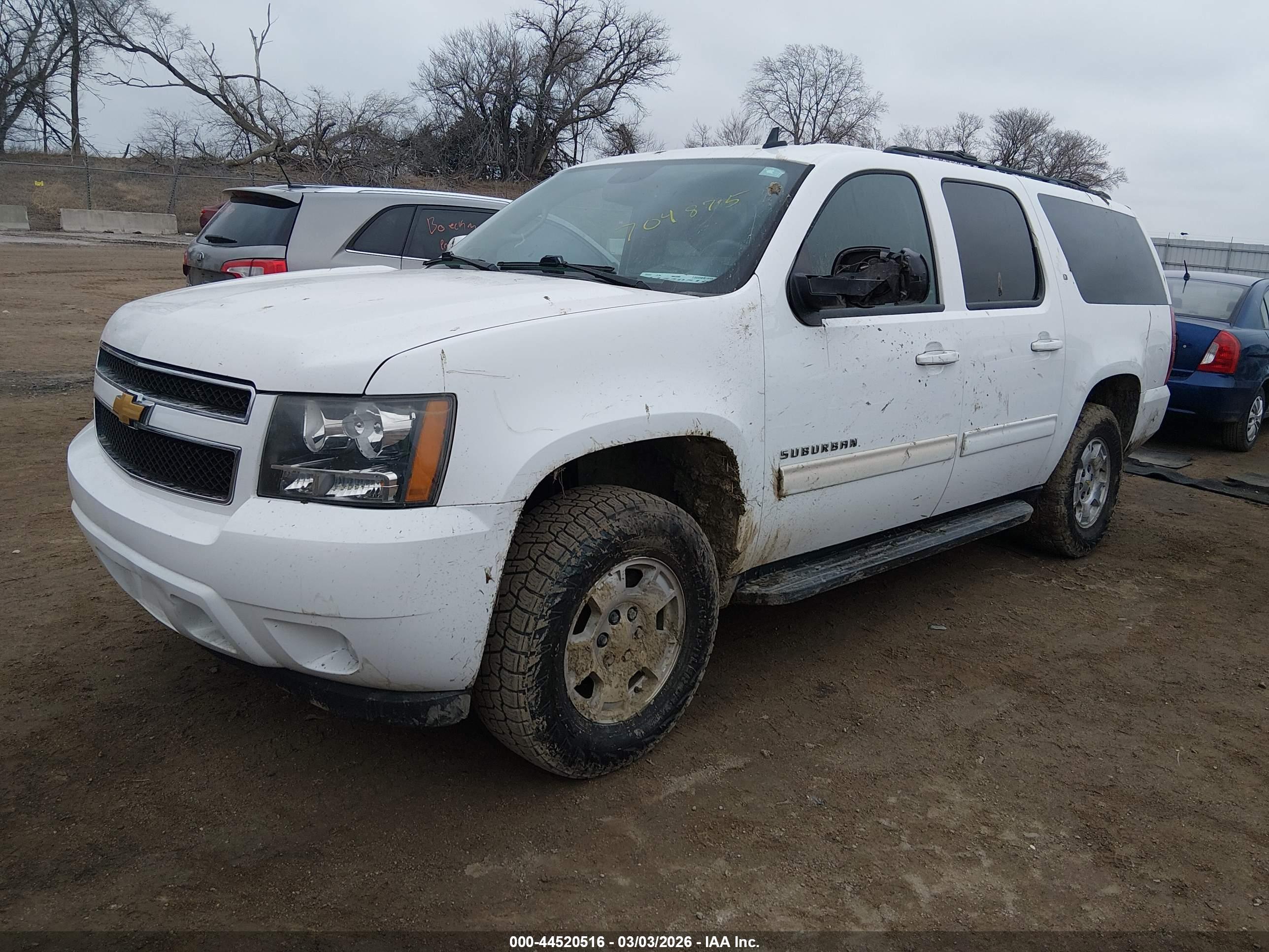 CHEVROLET SUBURBAN image 2