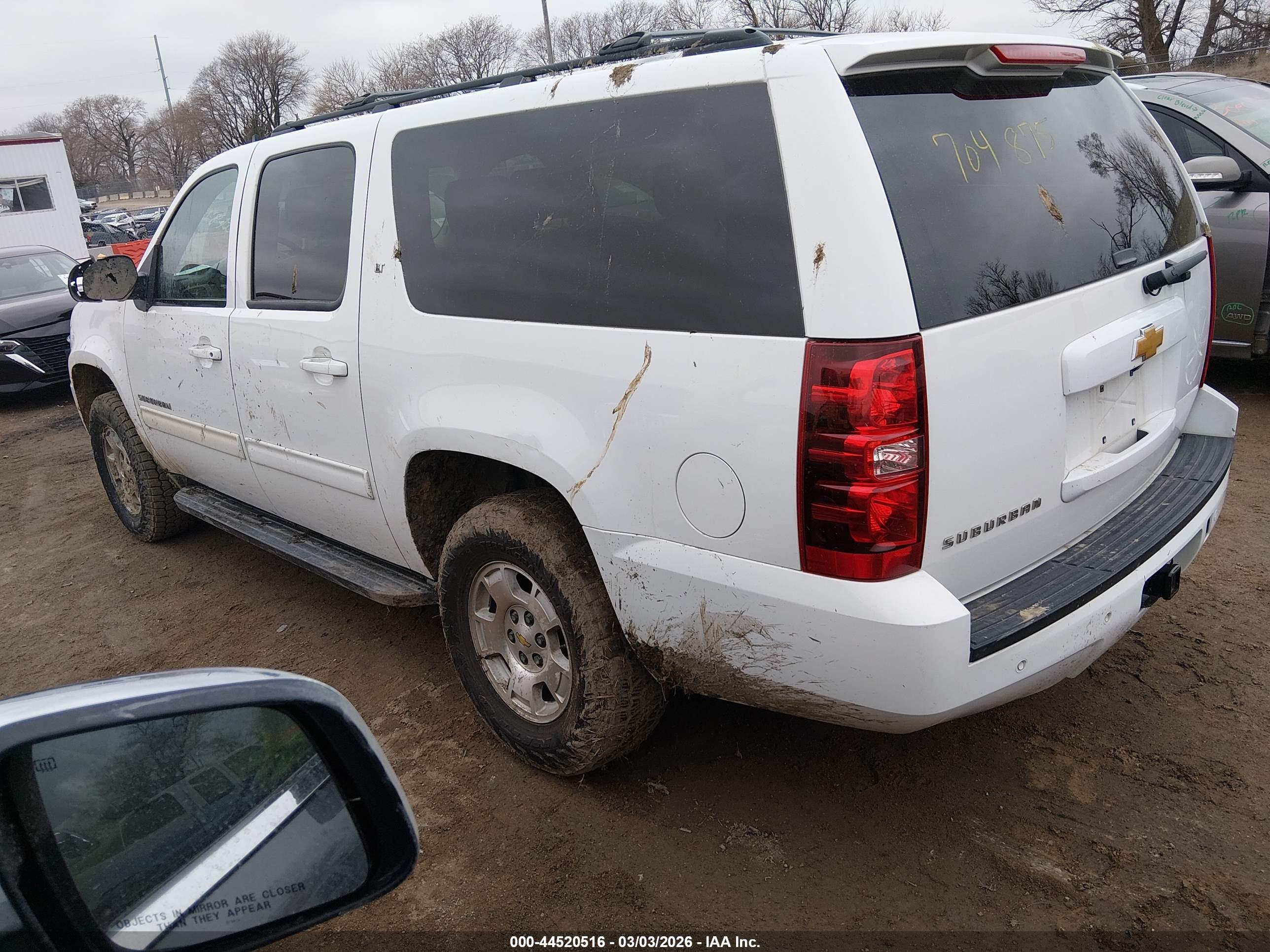CHEVROLET SUBURBAN image 3