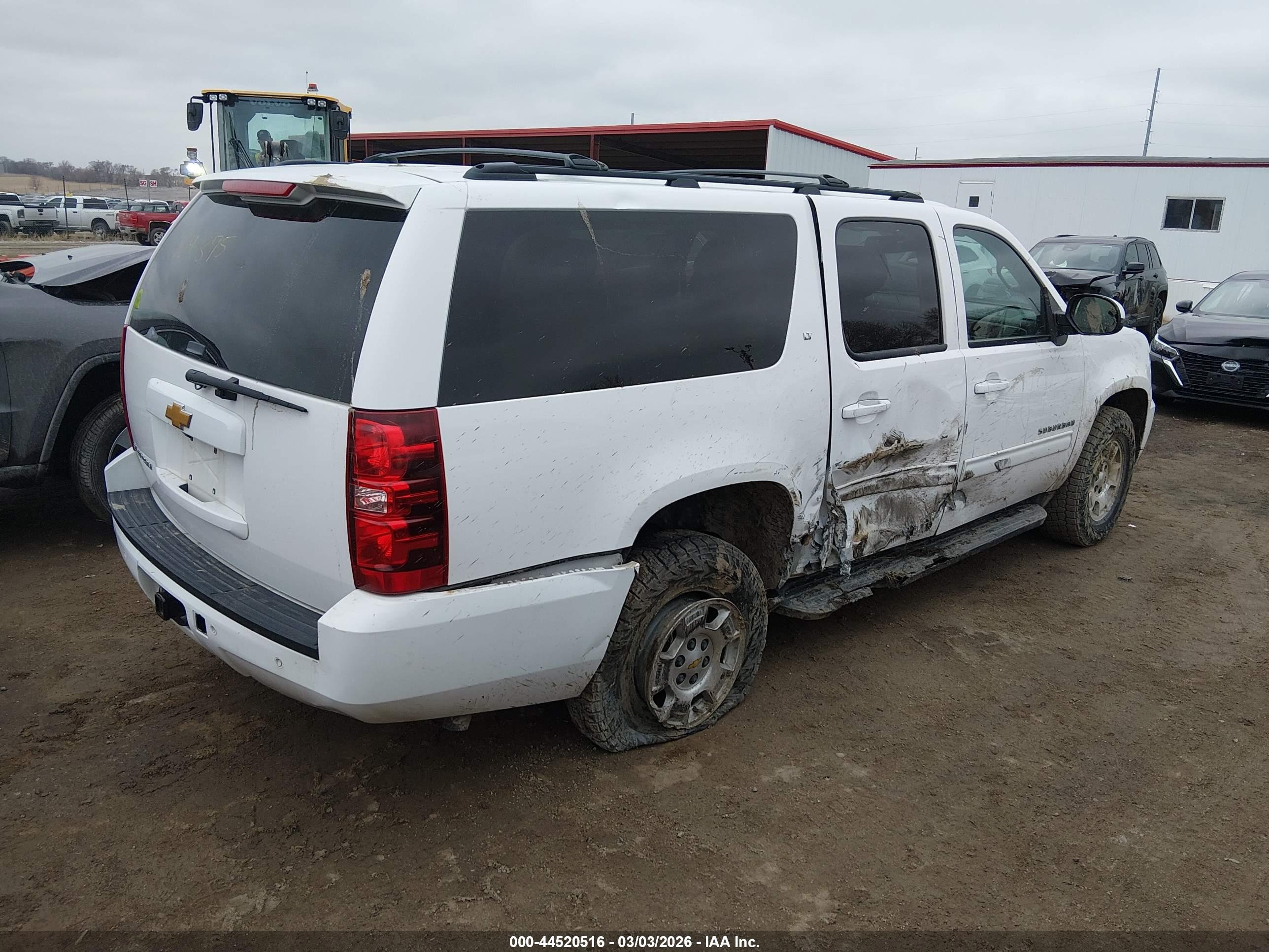 CHEVROLET SUBURBAN image 4