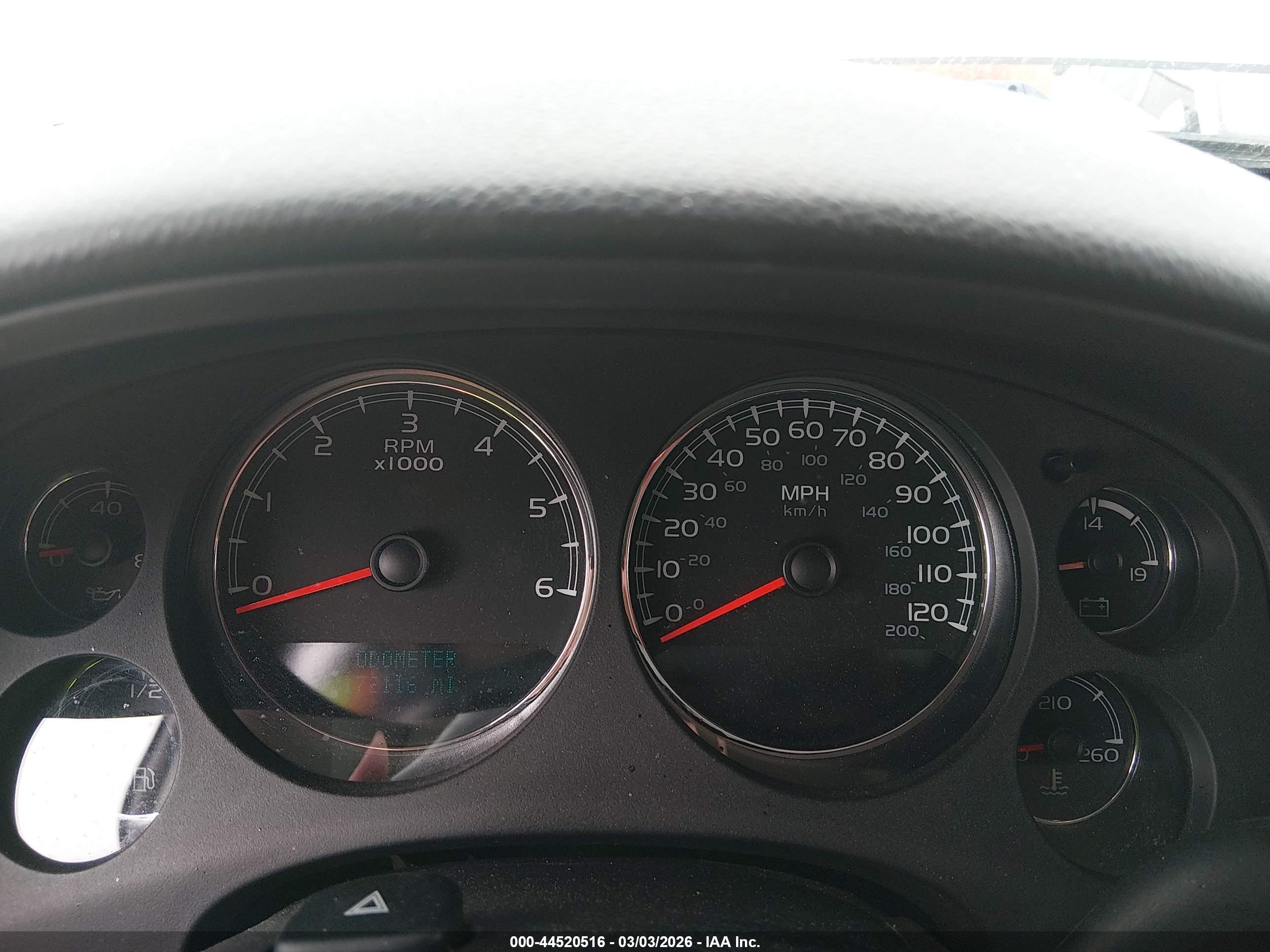 CHEVROLET SUBURBAN image 7