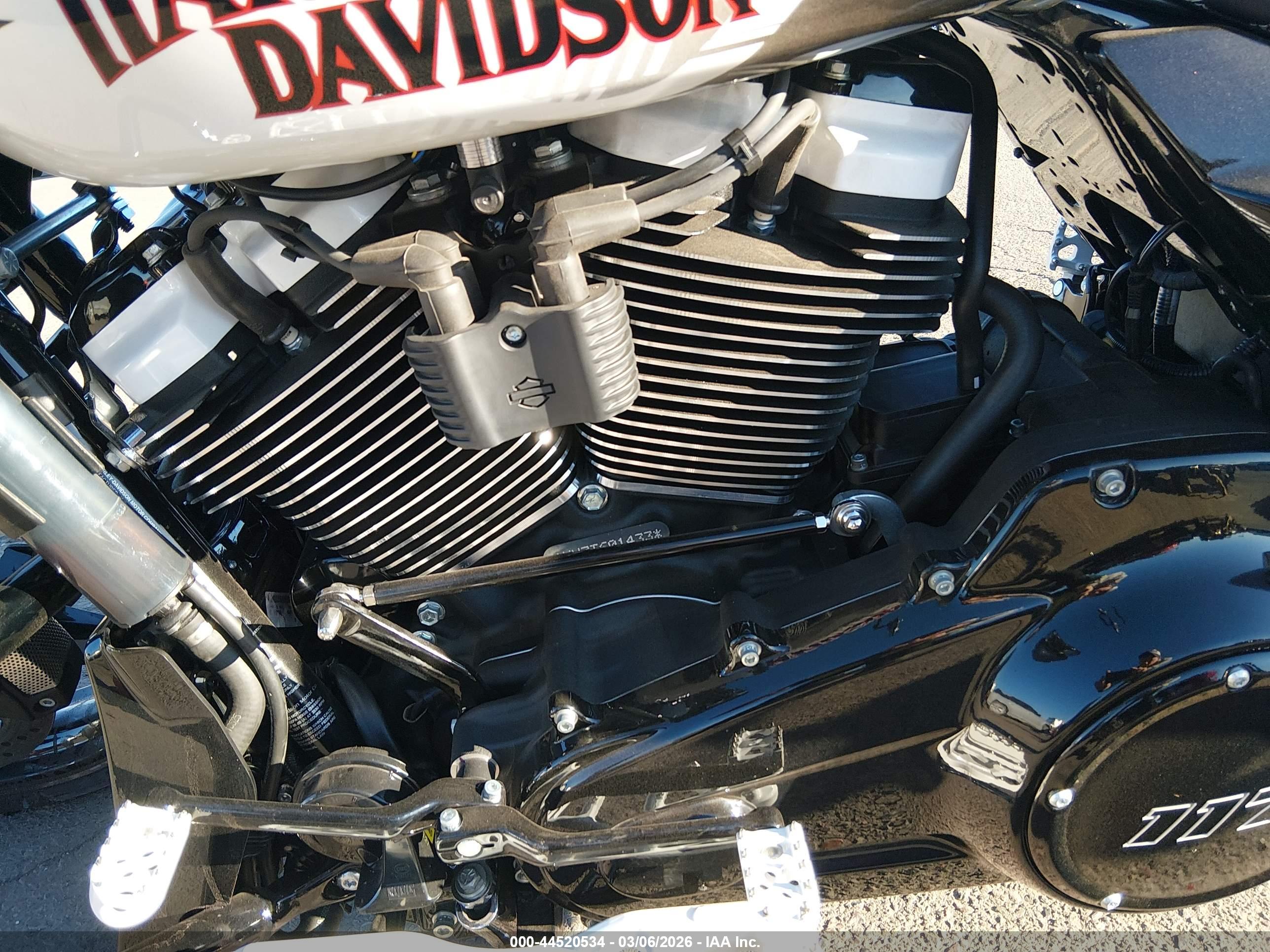 HARLEY-DAVIDSON FLTRX image 9