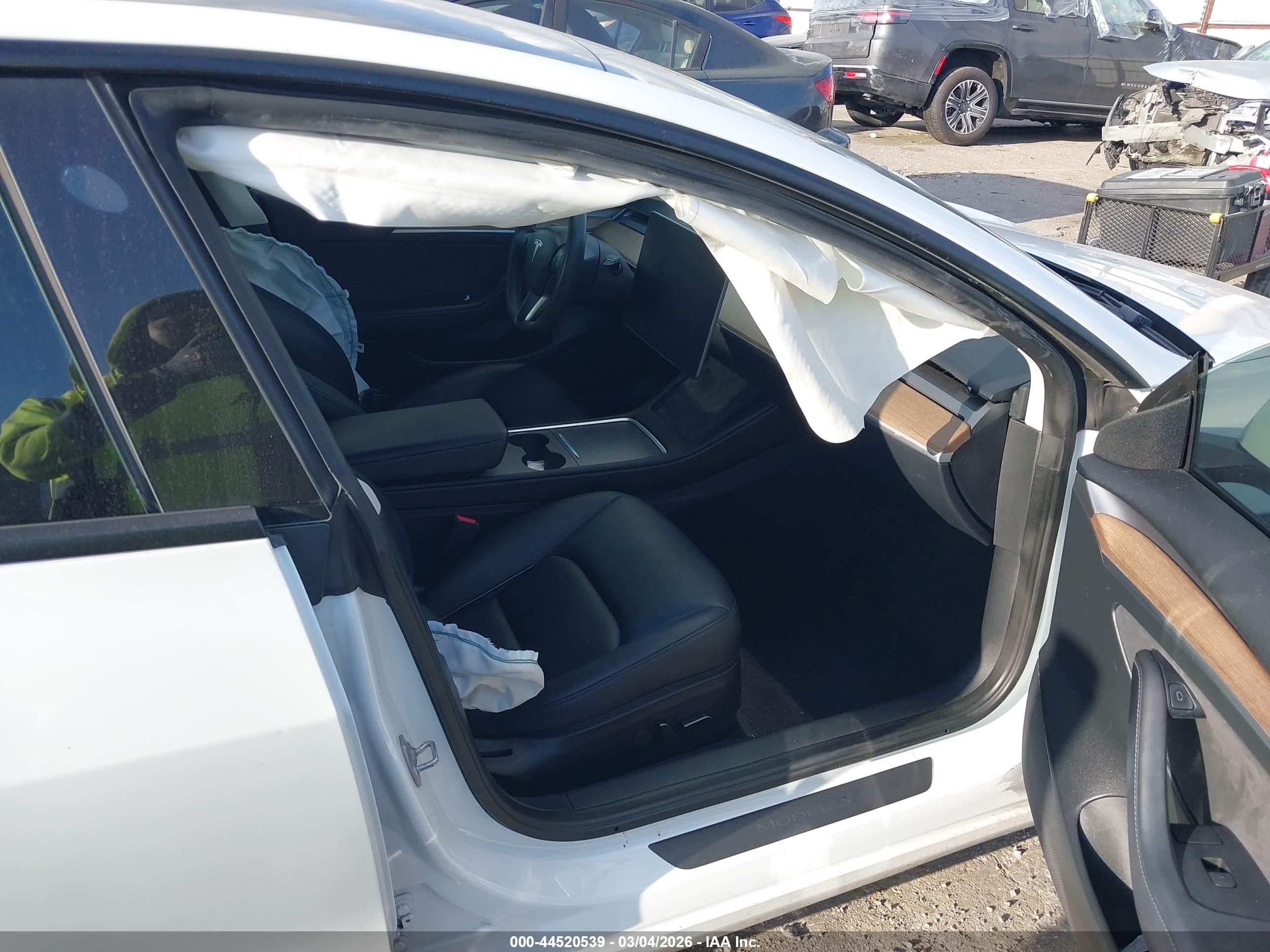 TESLA MODEL image 5