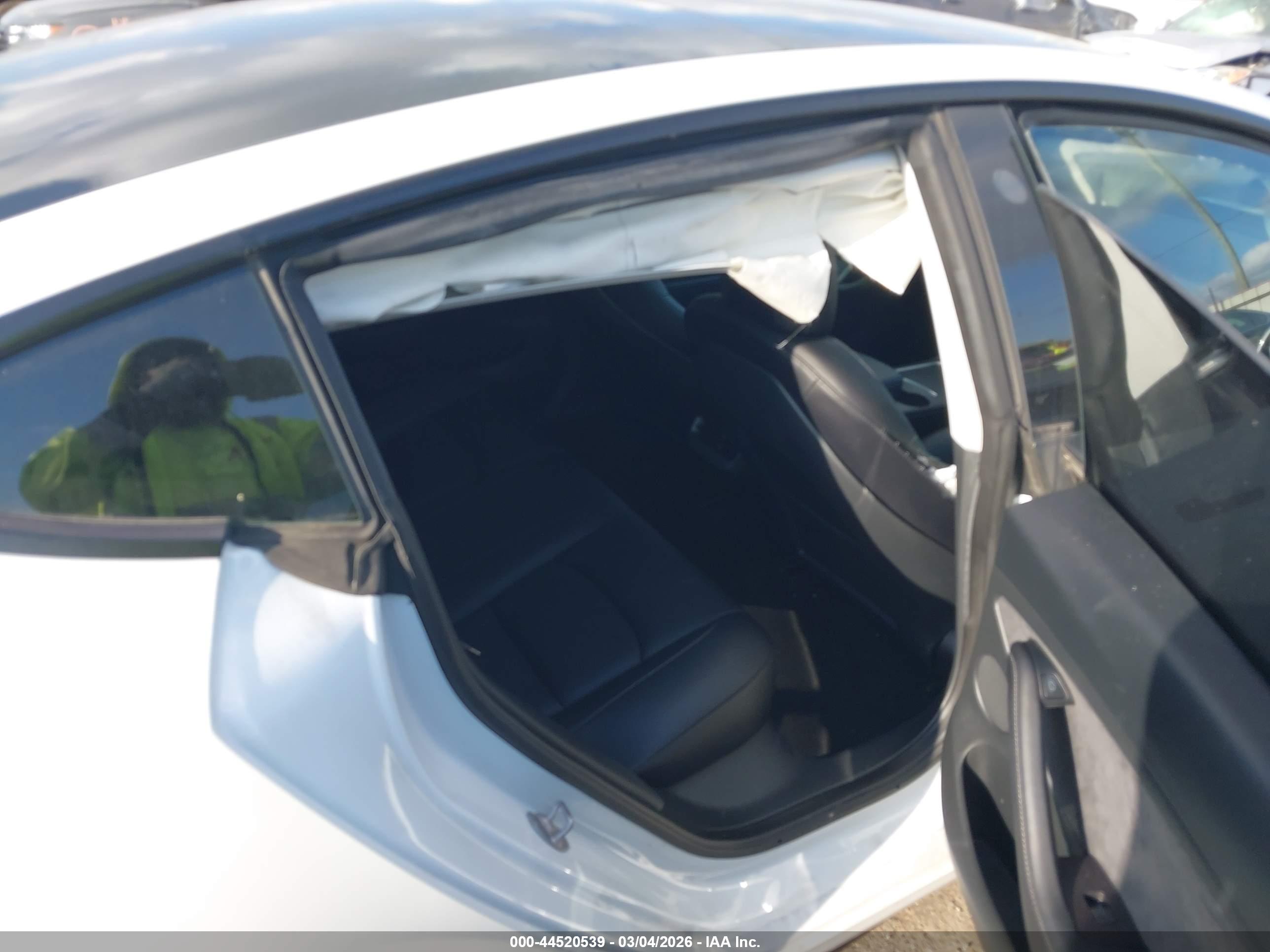 TESLA MODEL image 8