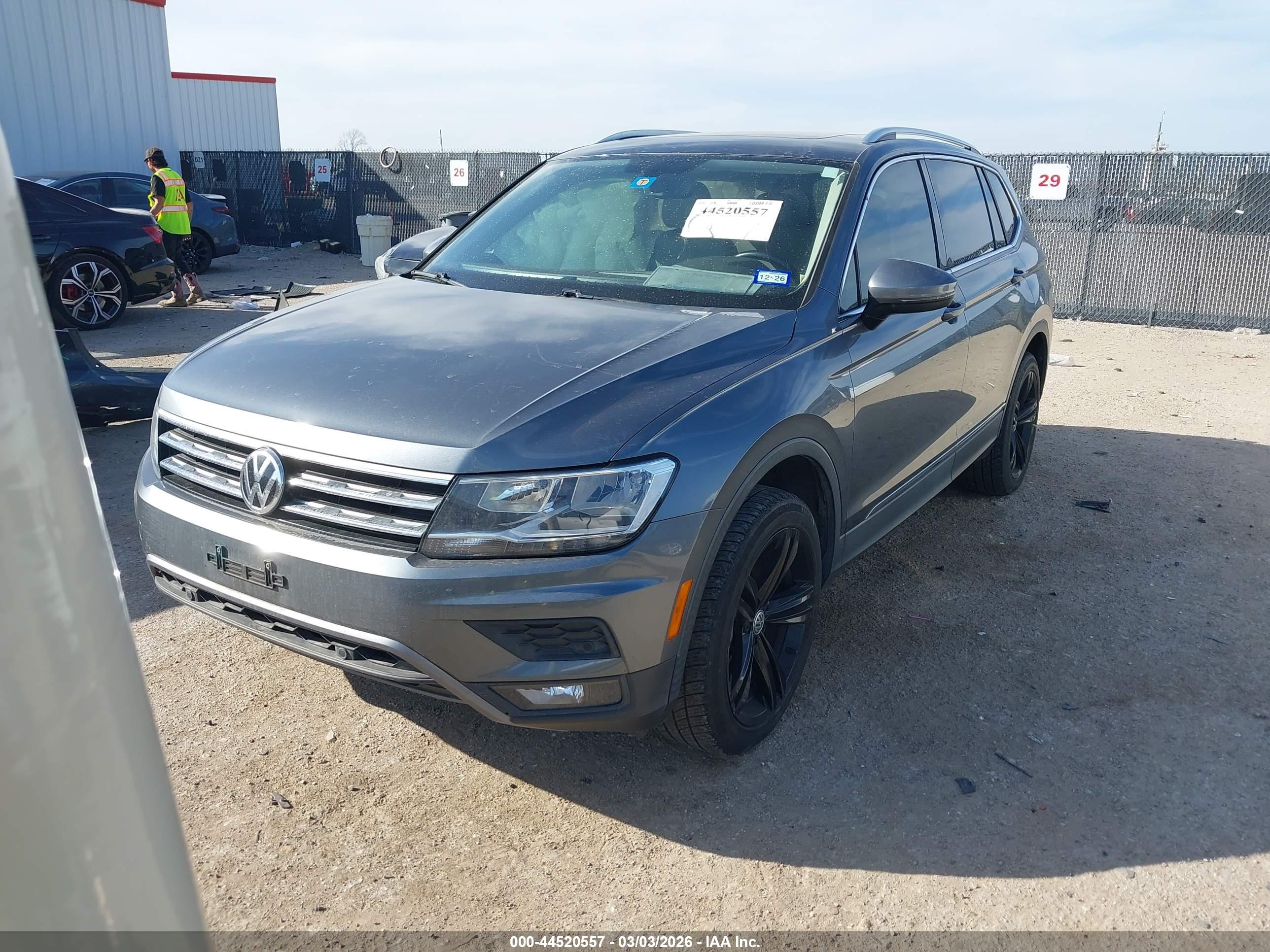 VOLKSWAGEN TIGUAN image 2