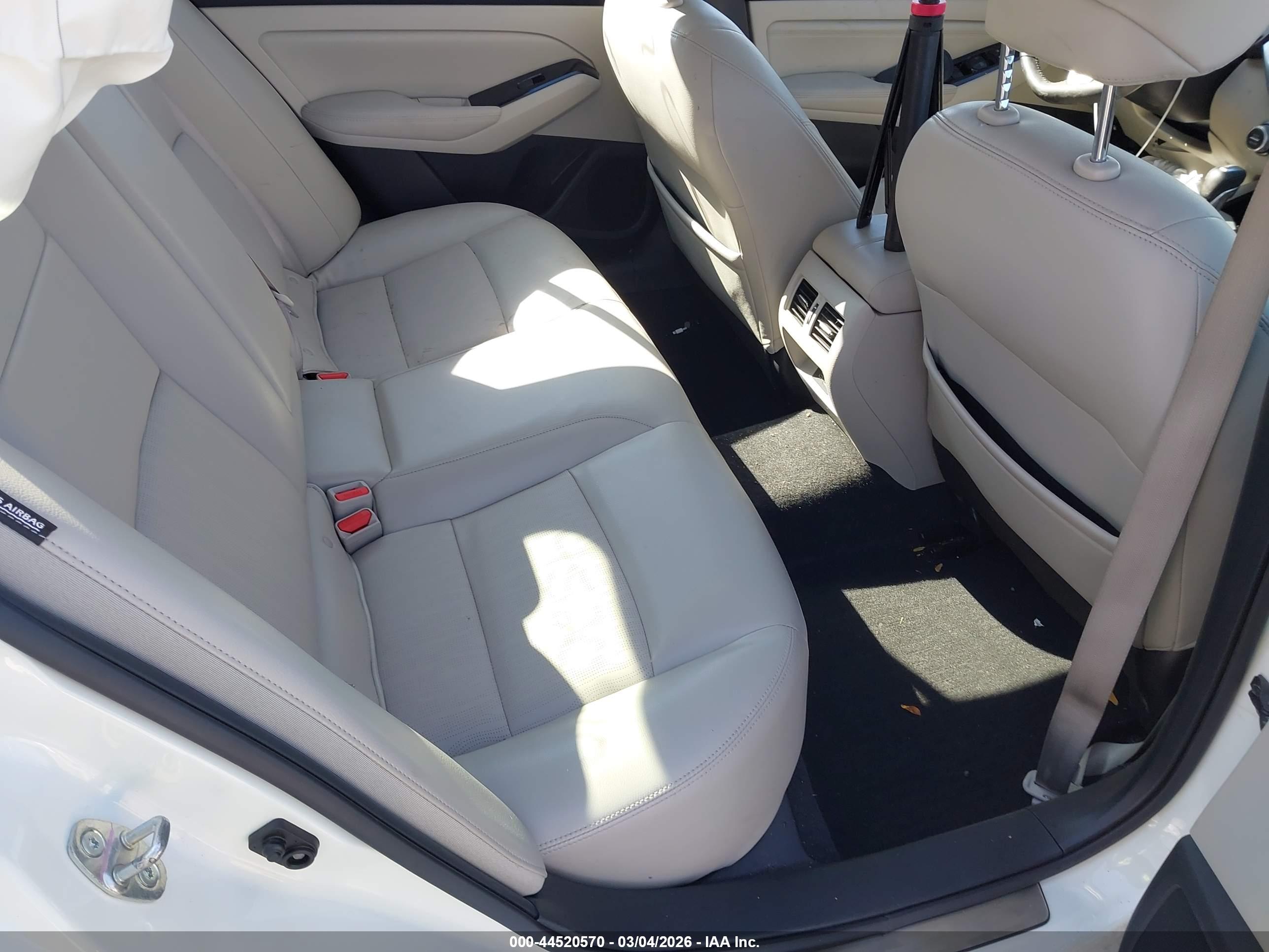 NISSAN ALTIMA image 8