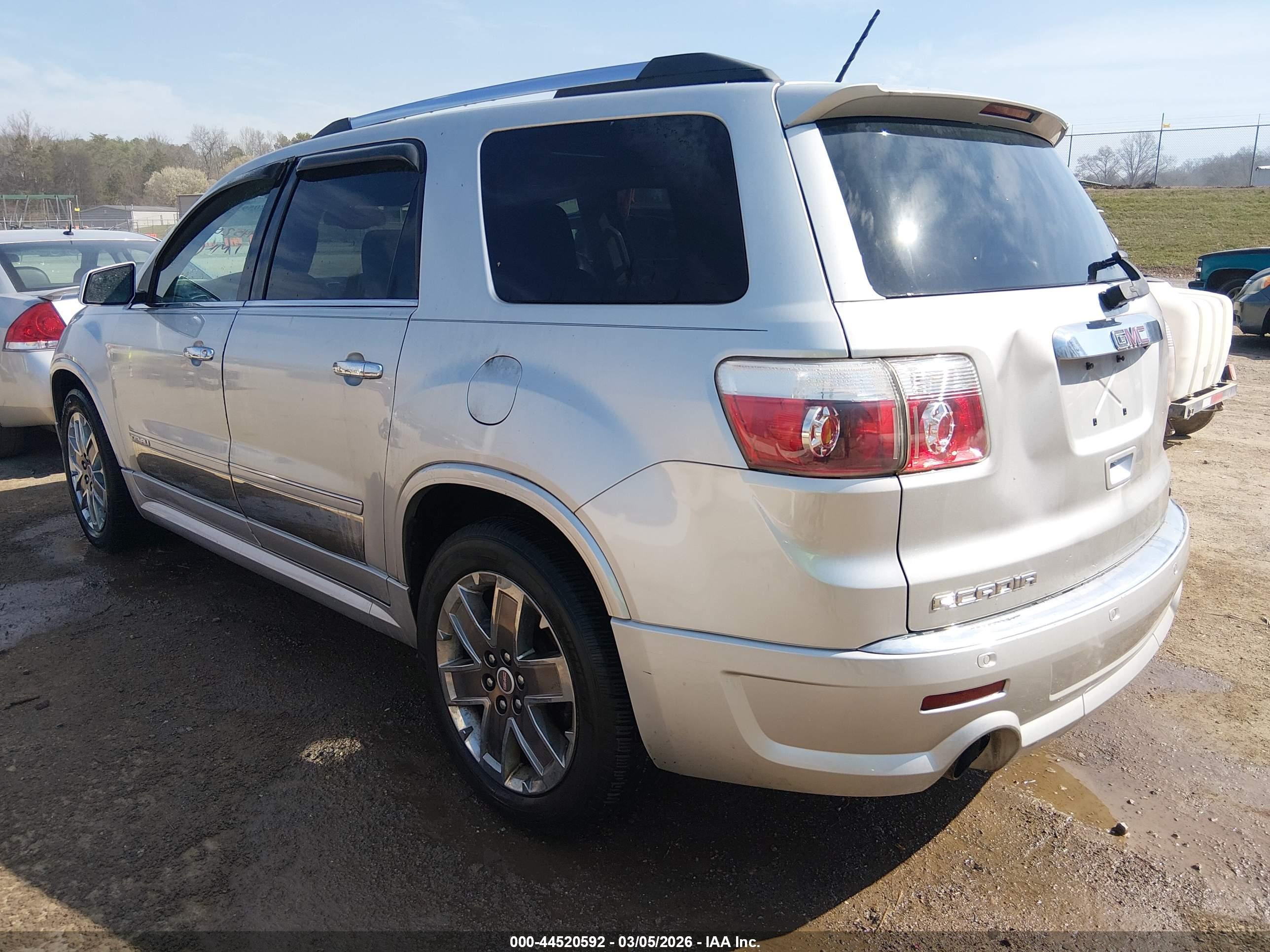 GMC ACADIA image 3