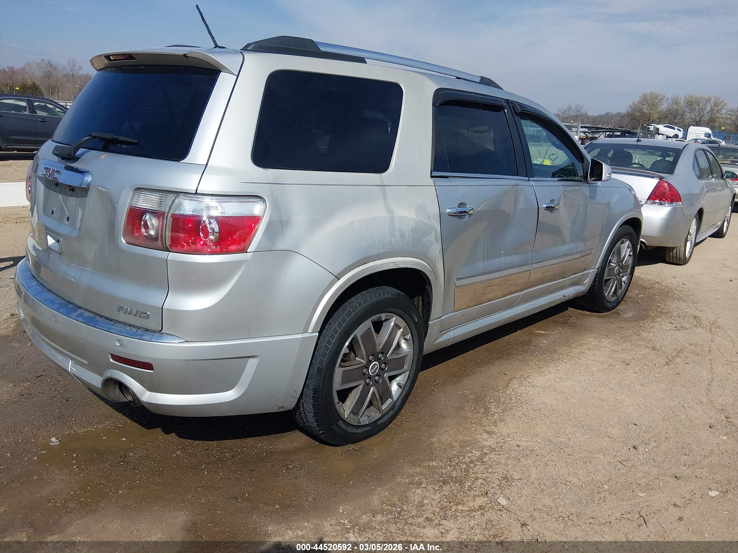 GMC ACADIA image 4