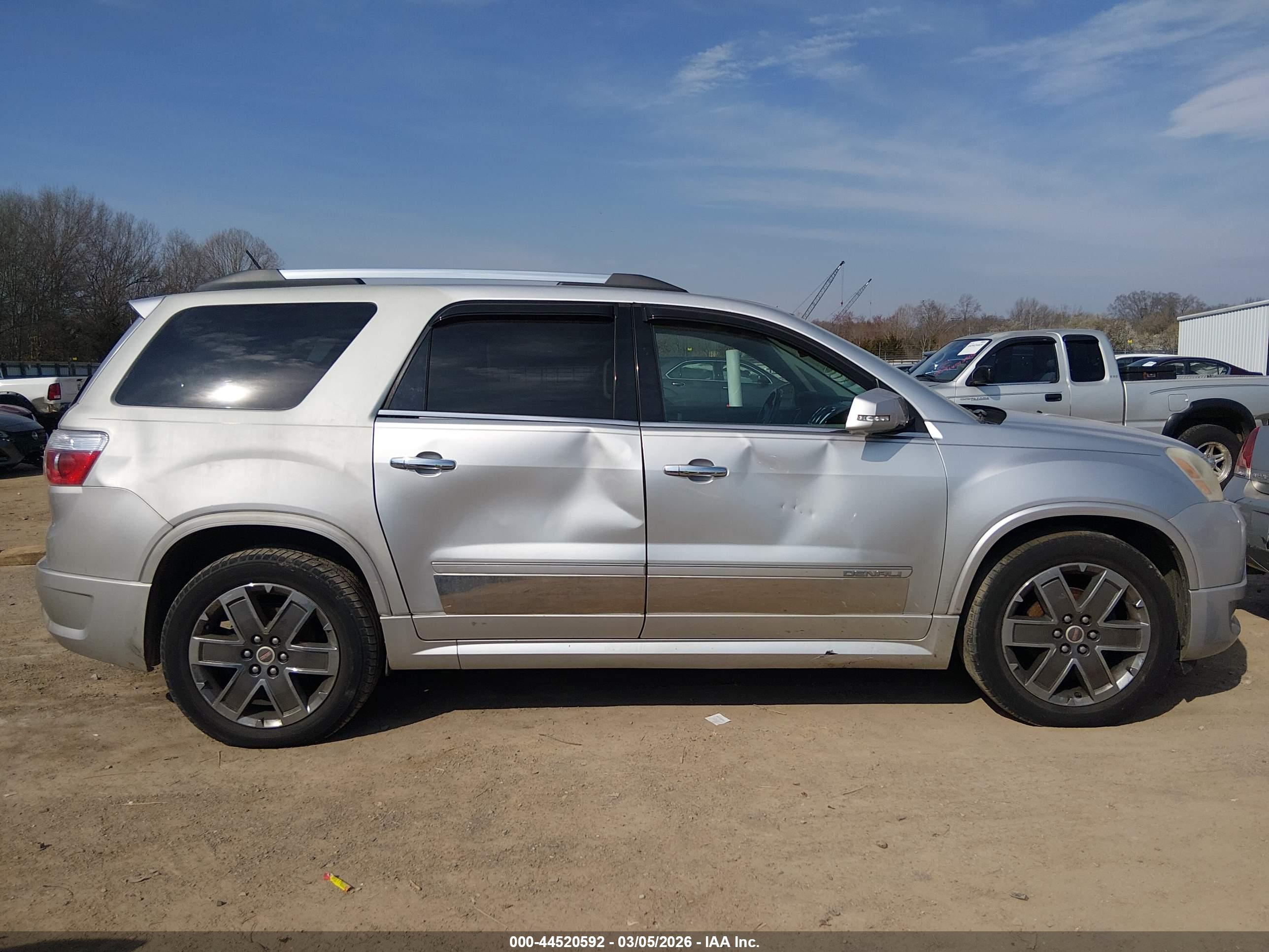 GMC ACADIA image 6