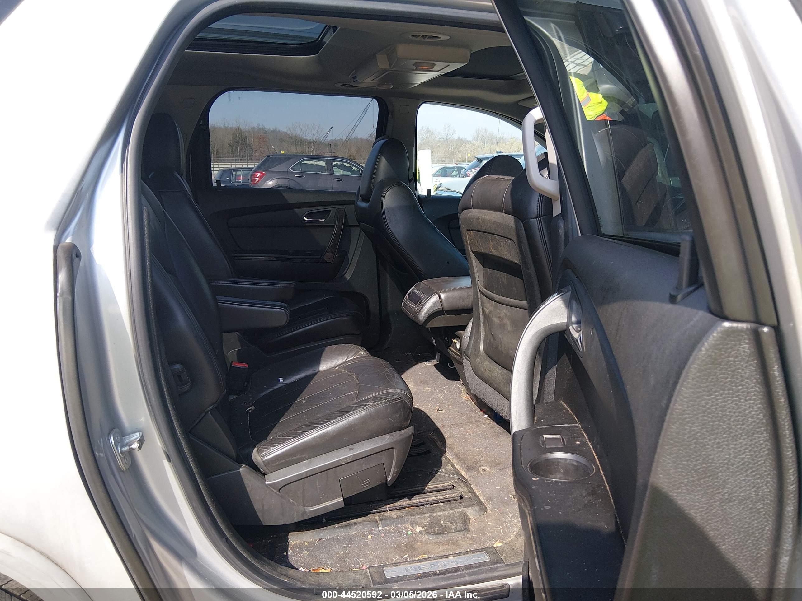 GMC ACADIA image 8