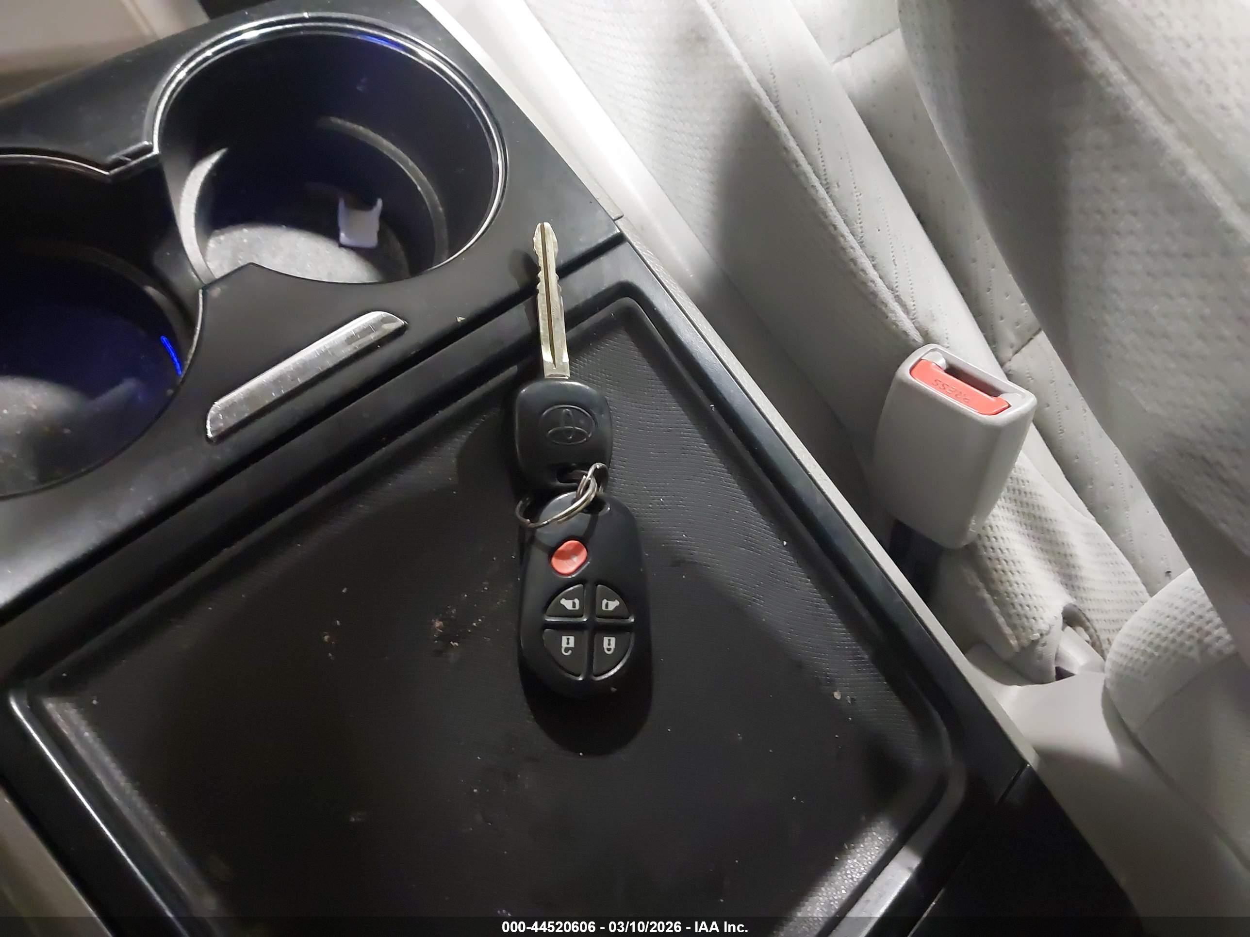 TOYOTA SIENNA image 11