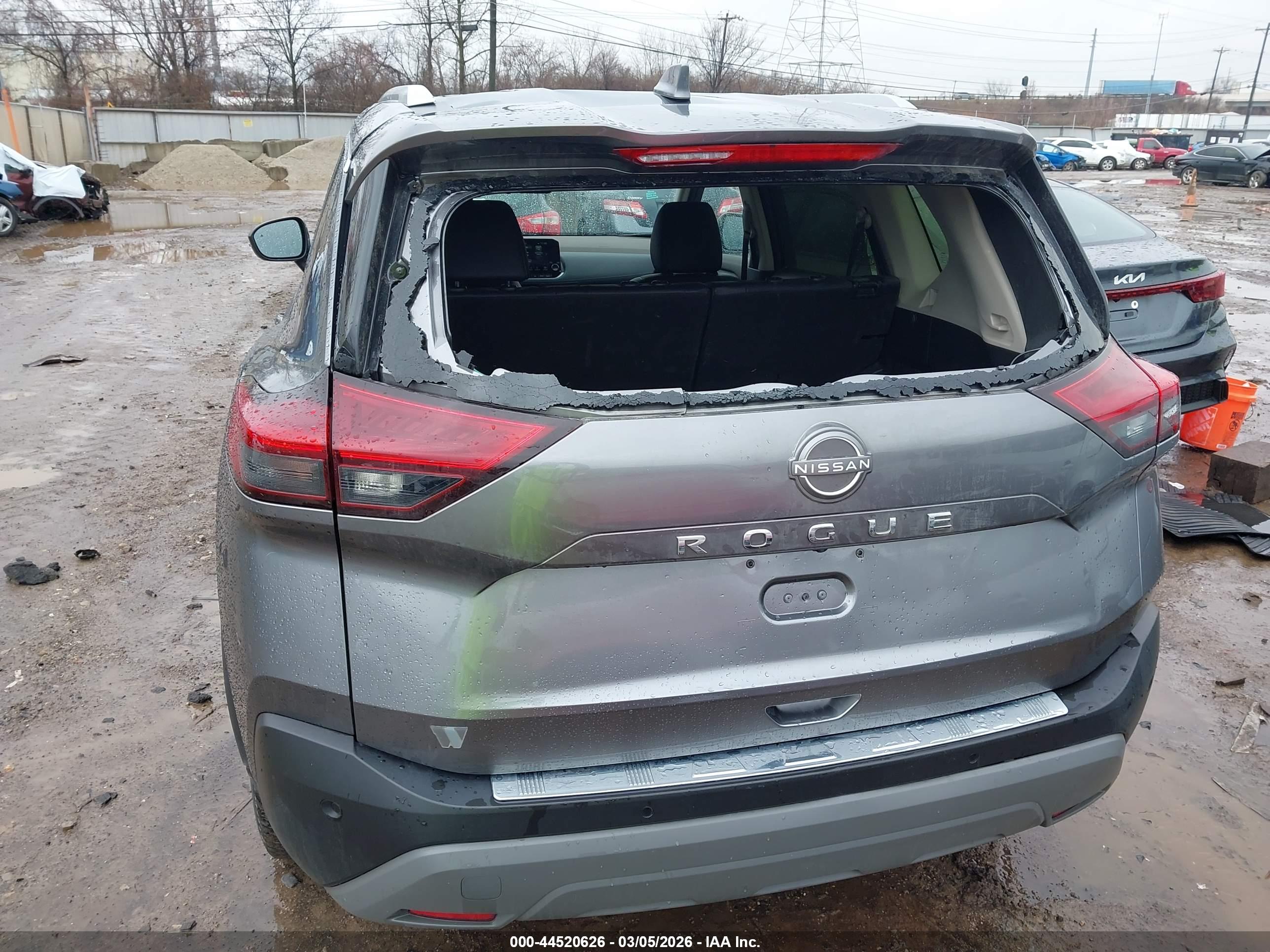 NISSAN ROGUE image 6