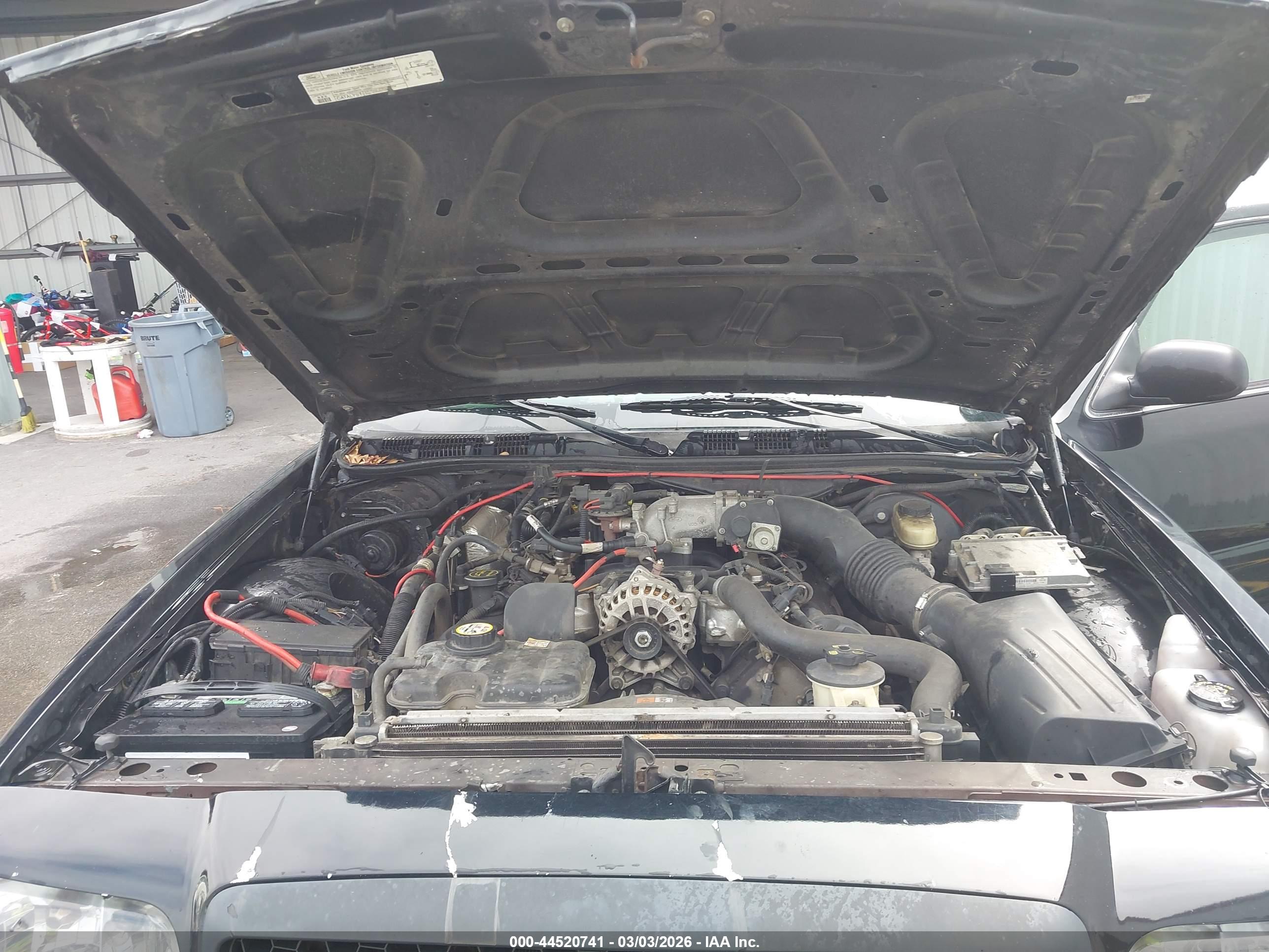 FORD CROWN image 10