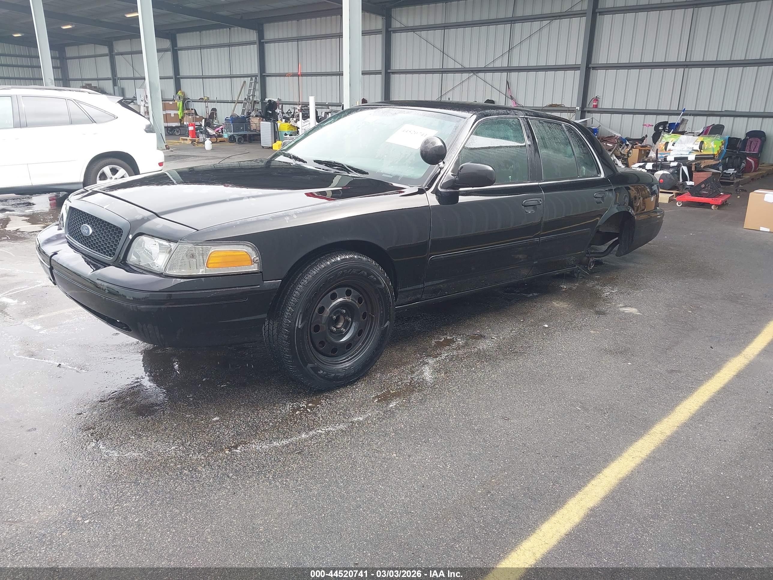 FORD CROWN image 2