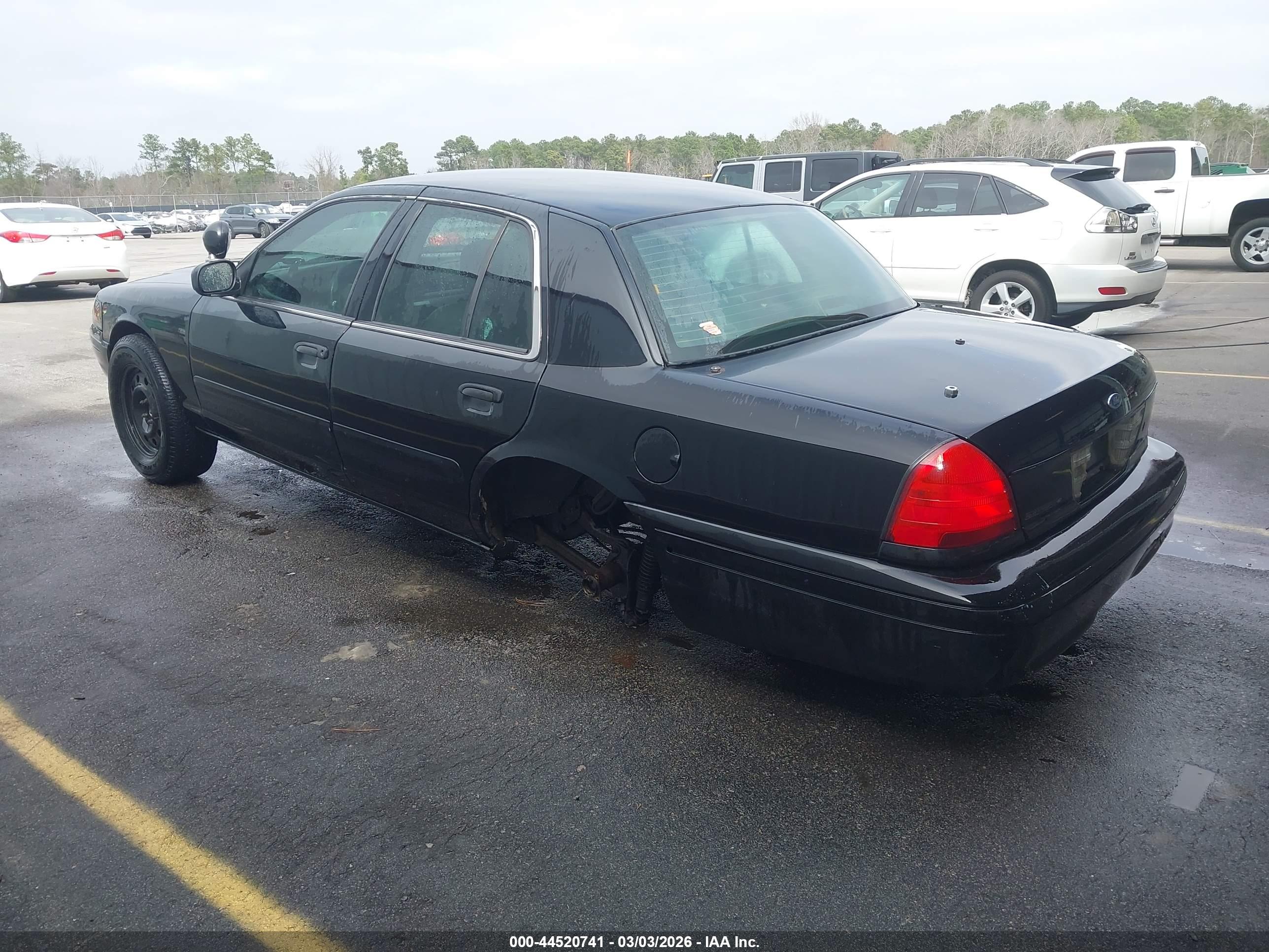 FORD CROWN image 3